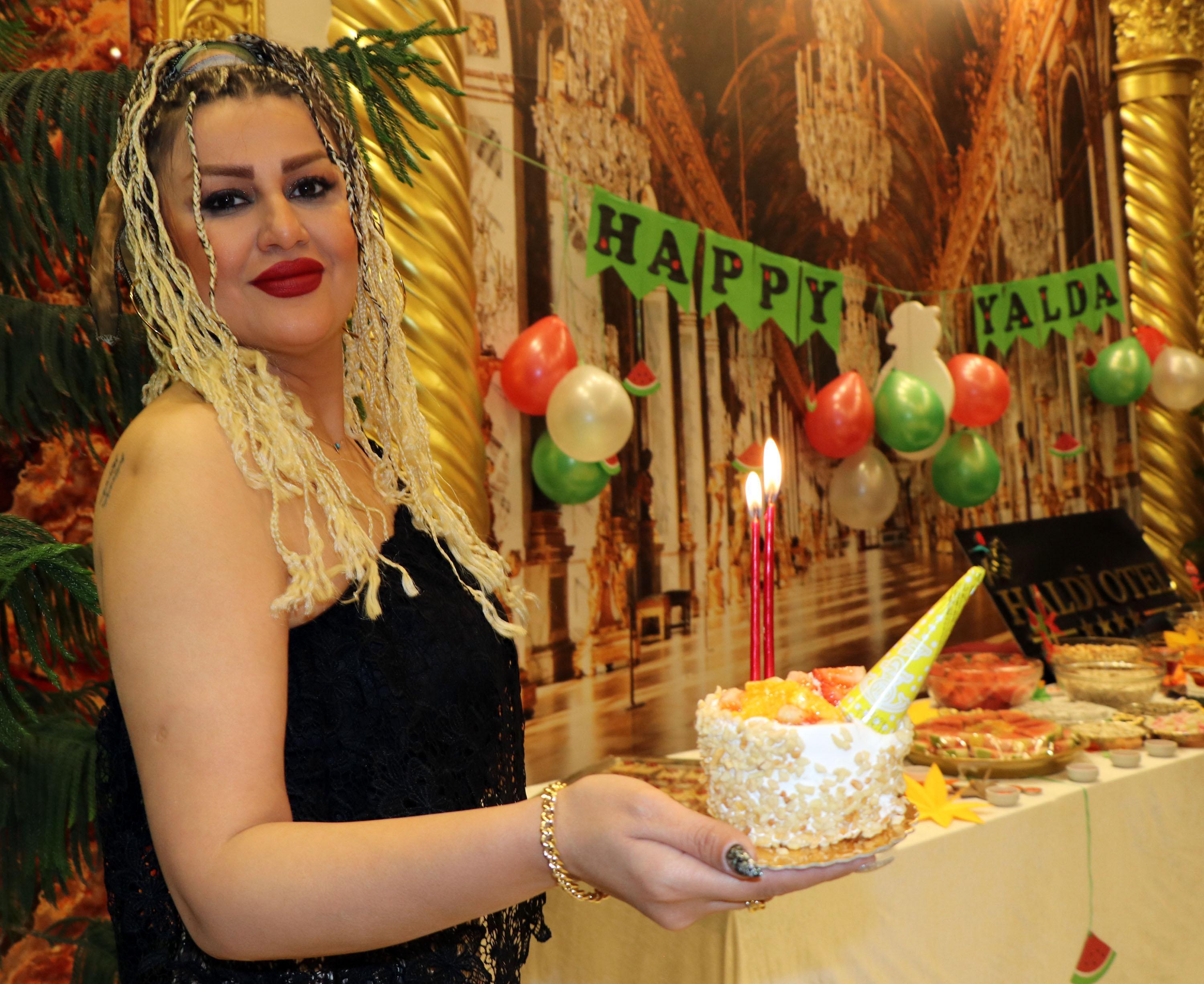 Vana gelen İranlılar, en uzun gece Şeb-i Yeldayı kutladı