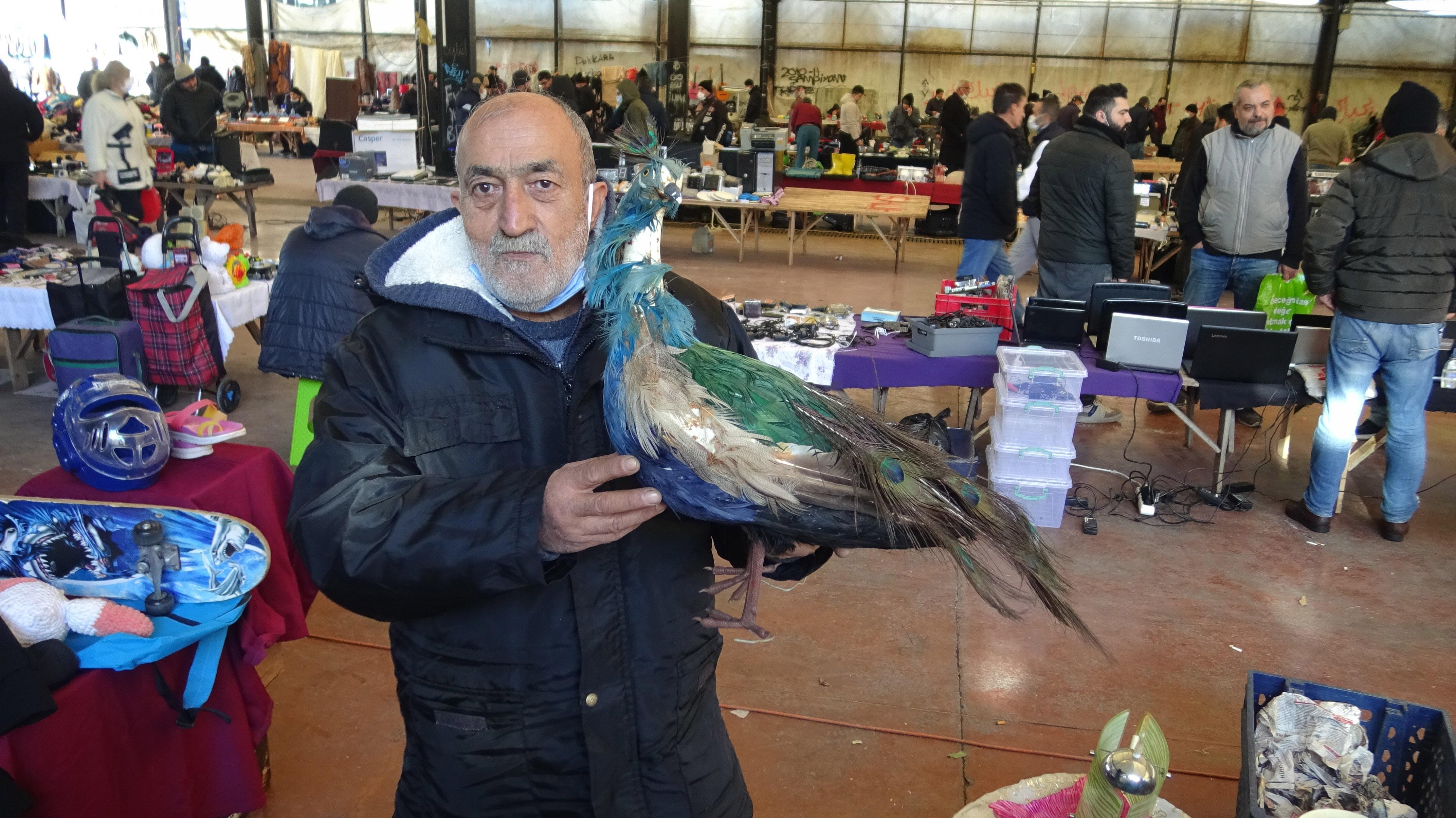 Avcılar’daki ‘Bit Pazarı’ 6 hafta sonra yeniden açıldı, esnafın yüzü güldü