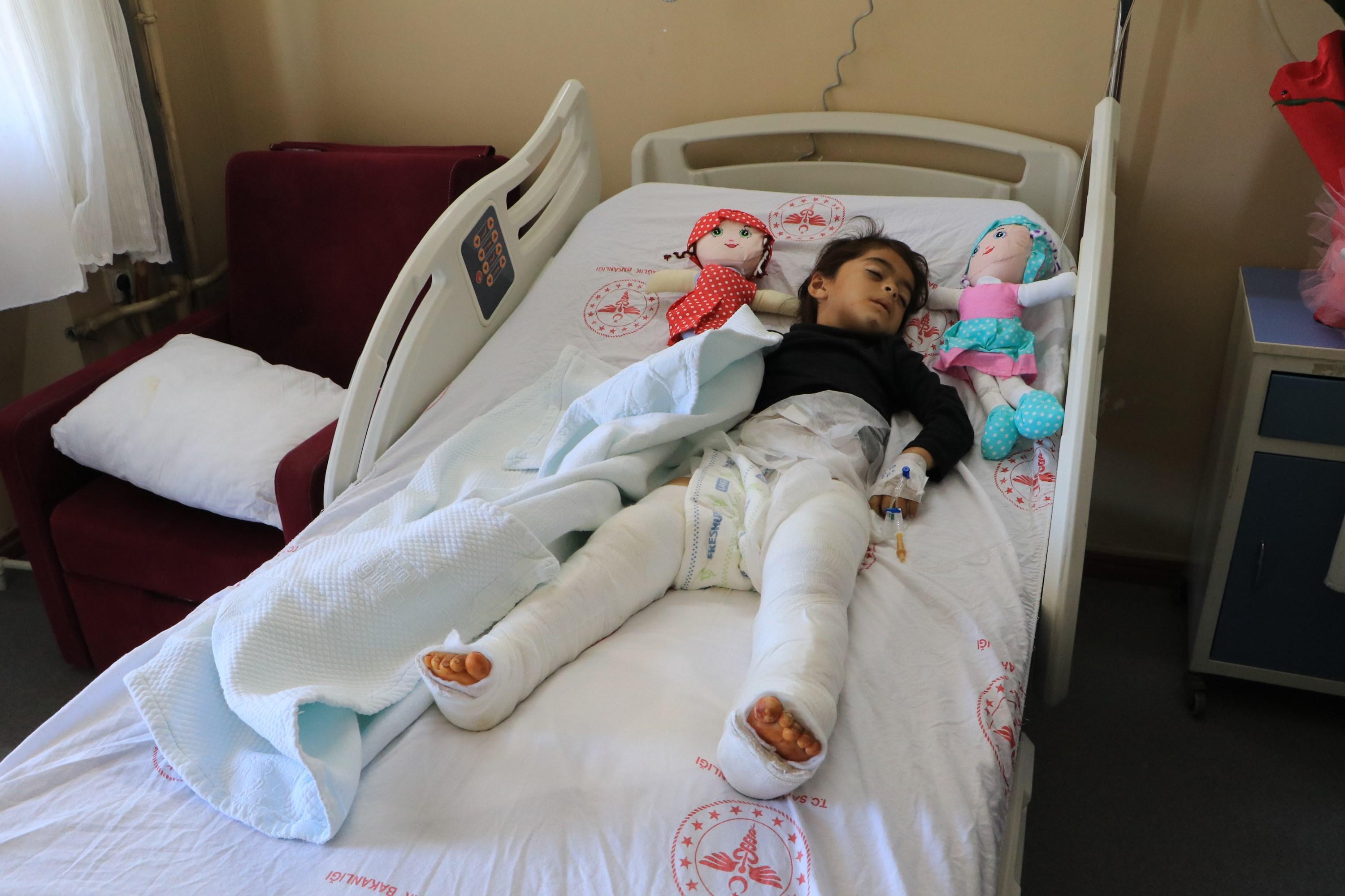 Zırhlı aracın altında kalan 5 yaşındaki Nure, hayati tehlikeyi atlattı