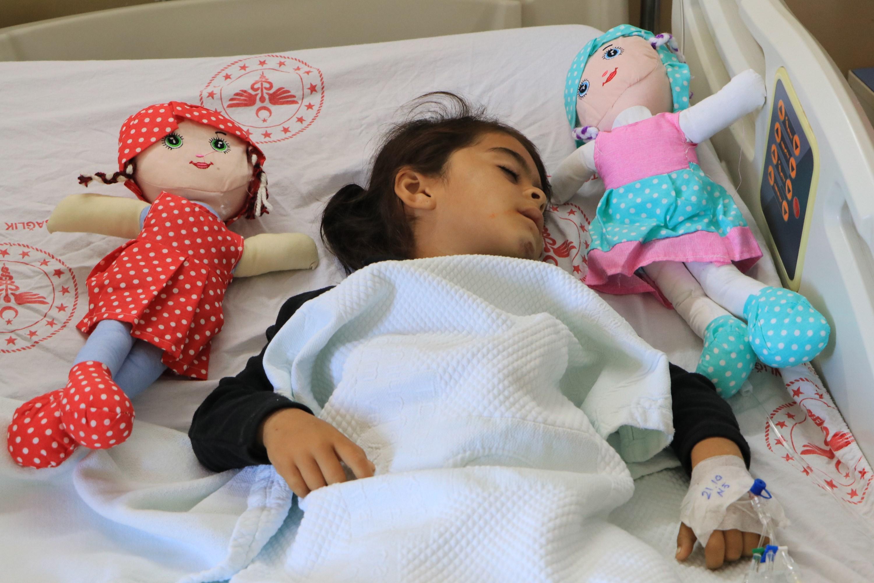 Zırhlı aracın altında kalan 5 yaşındaki Nure, hayati tehlikeyi atlattı