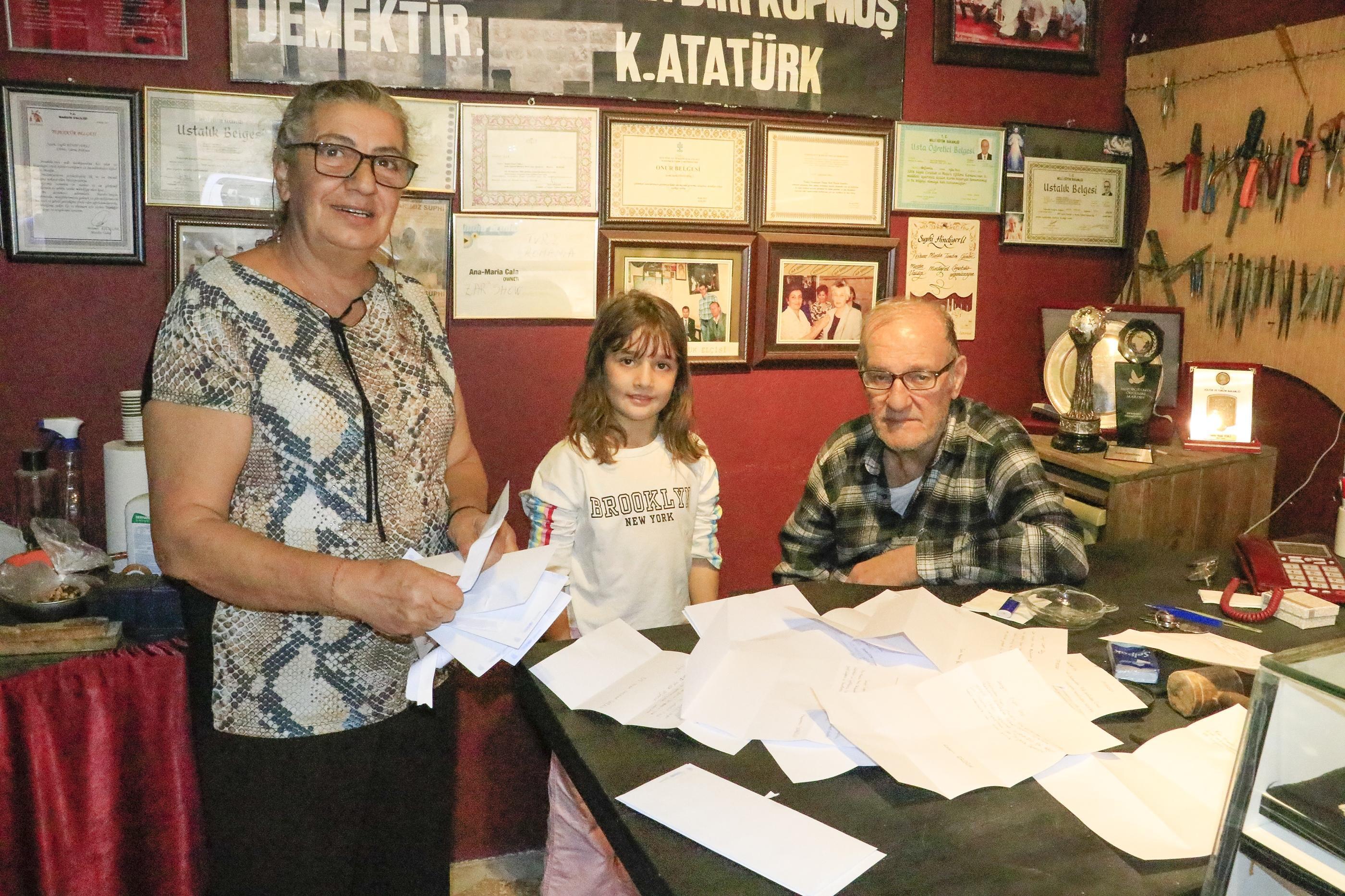 Dükkanı soyulan, UNESCO Yaşayan İnsan Hazinesi ödüllü Hindiyerliye öğrencilerden mektuplu moral