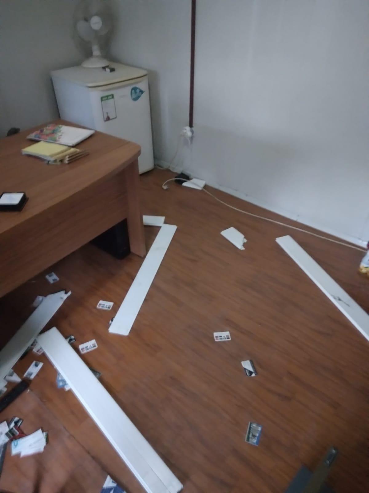 Rize’de bıçak ve demir çubuklarla iş yeri baskını kamerada