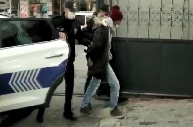 Çekmeköyde sokak ortasında babasını öldüresiye dövdü