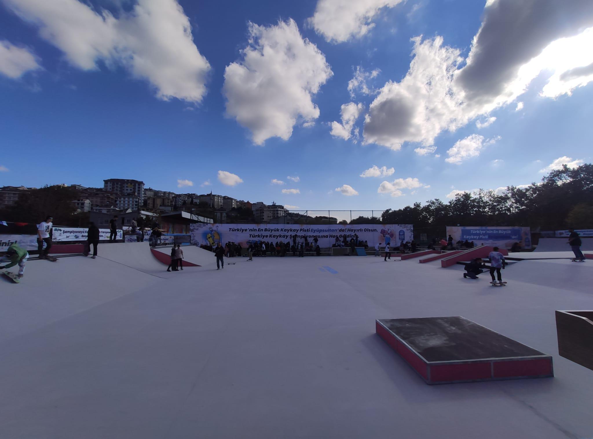 İstanbulda 1385 metrekarelik kaykay pisti açıldı
