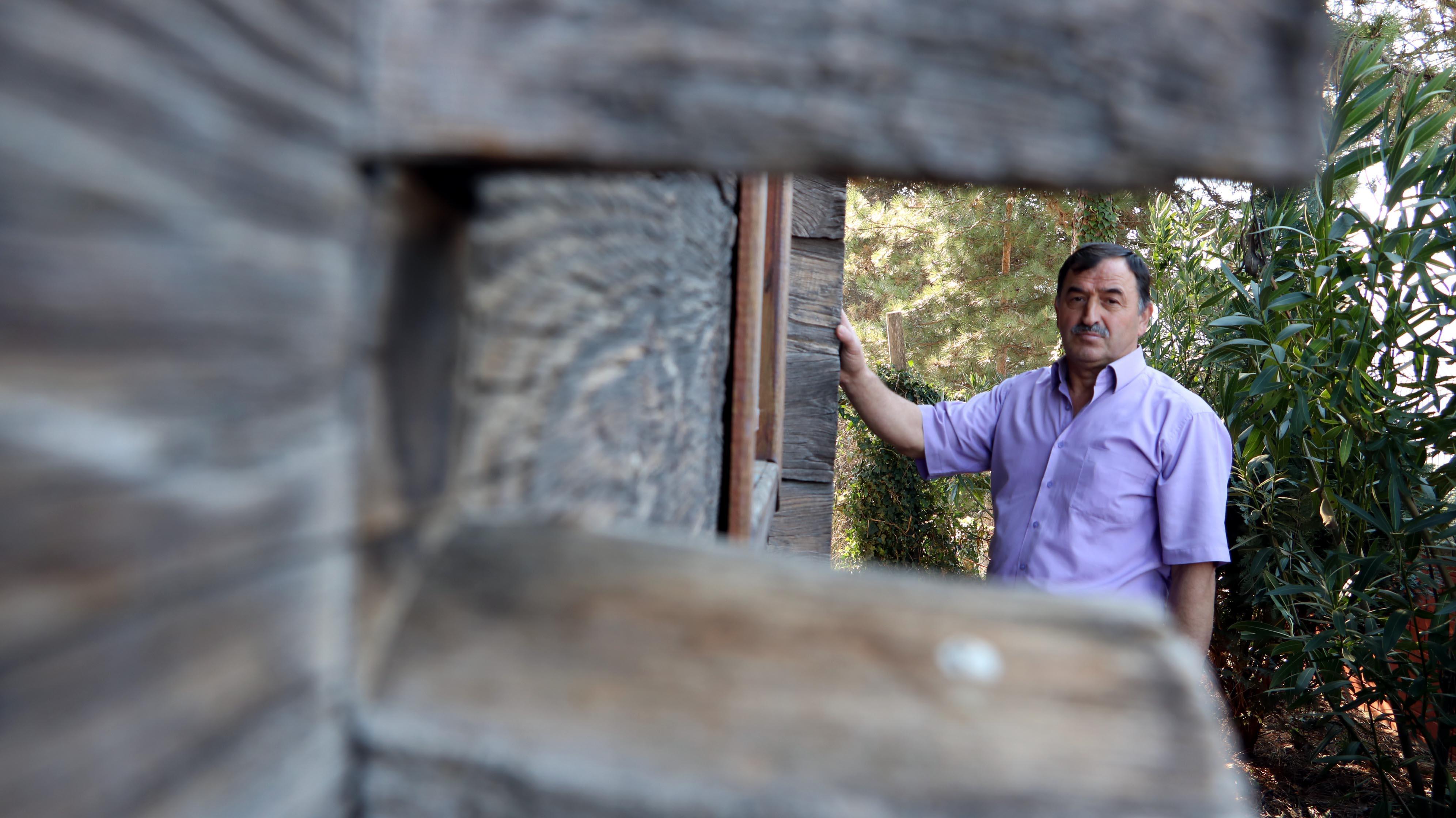 200 yıllık ahşap caminin 3’üncü nesil gönüllü koruyucusu