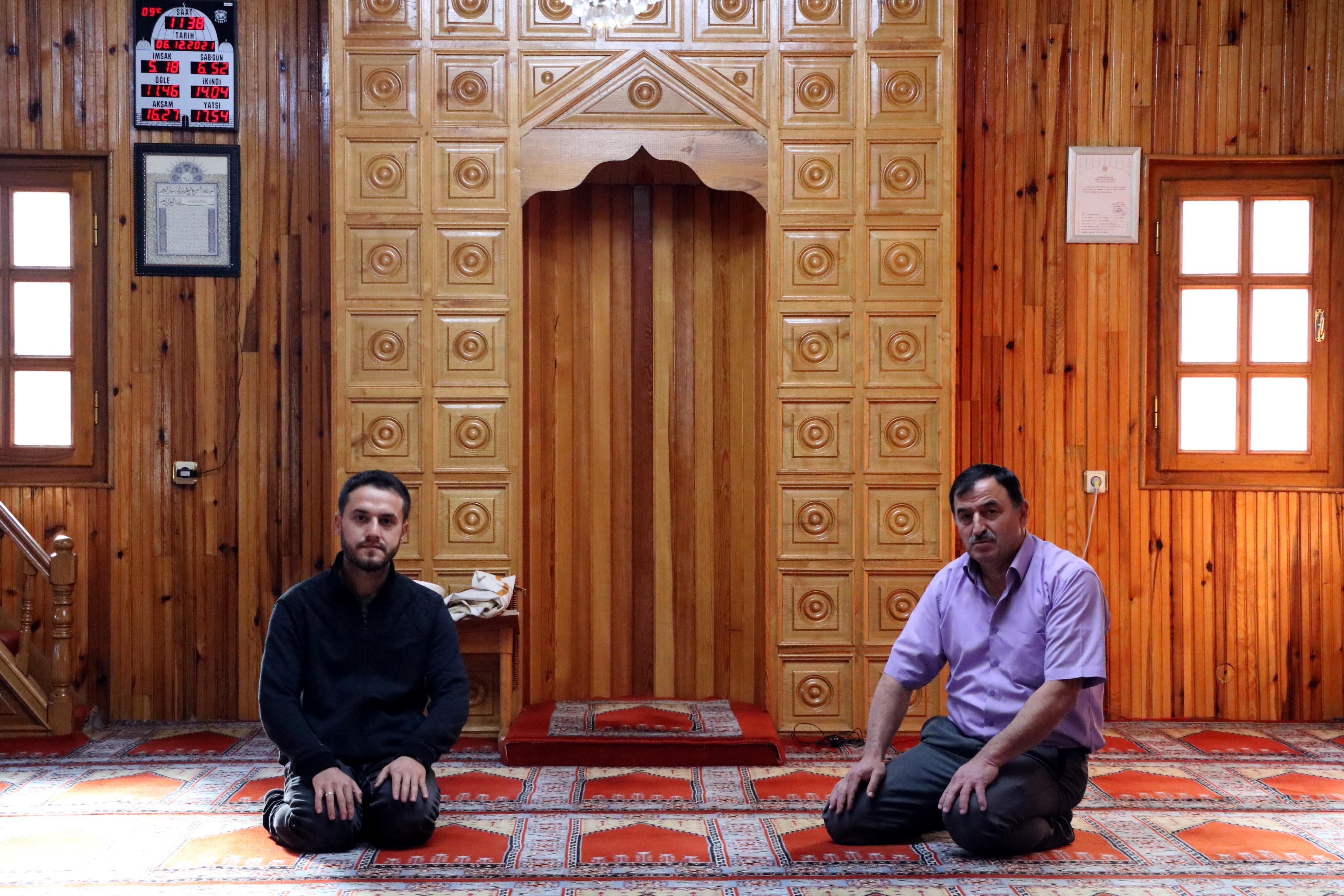 200 yıllık ahşap caminin 3’üncü nesil gönüllü koruyucusu