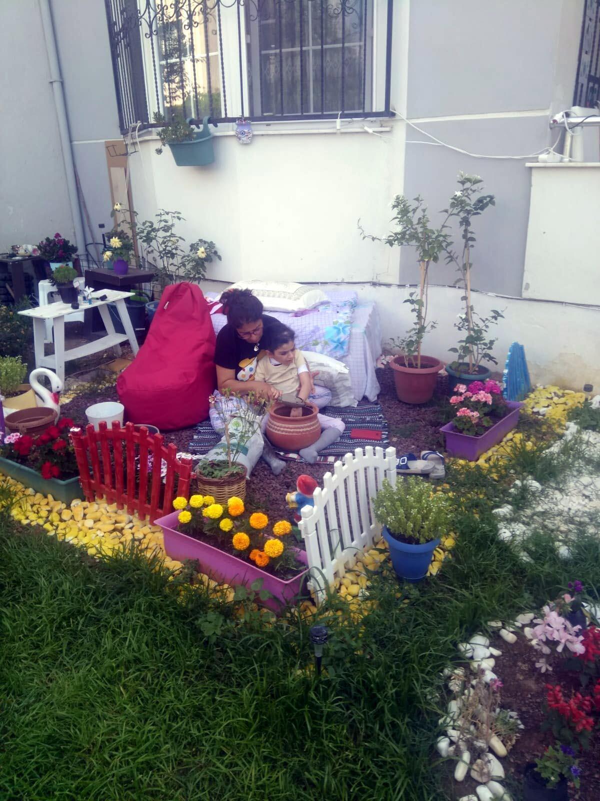 İkinci kattan düşen Feride, hayata tutundu