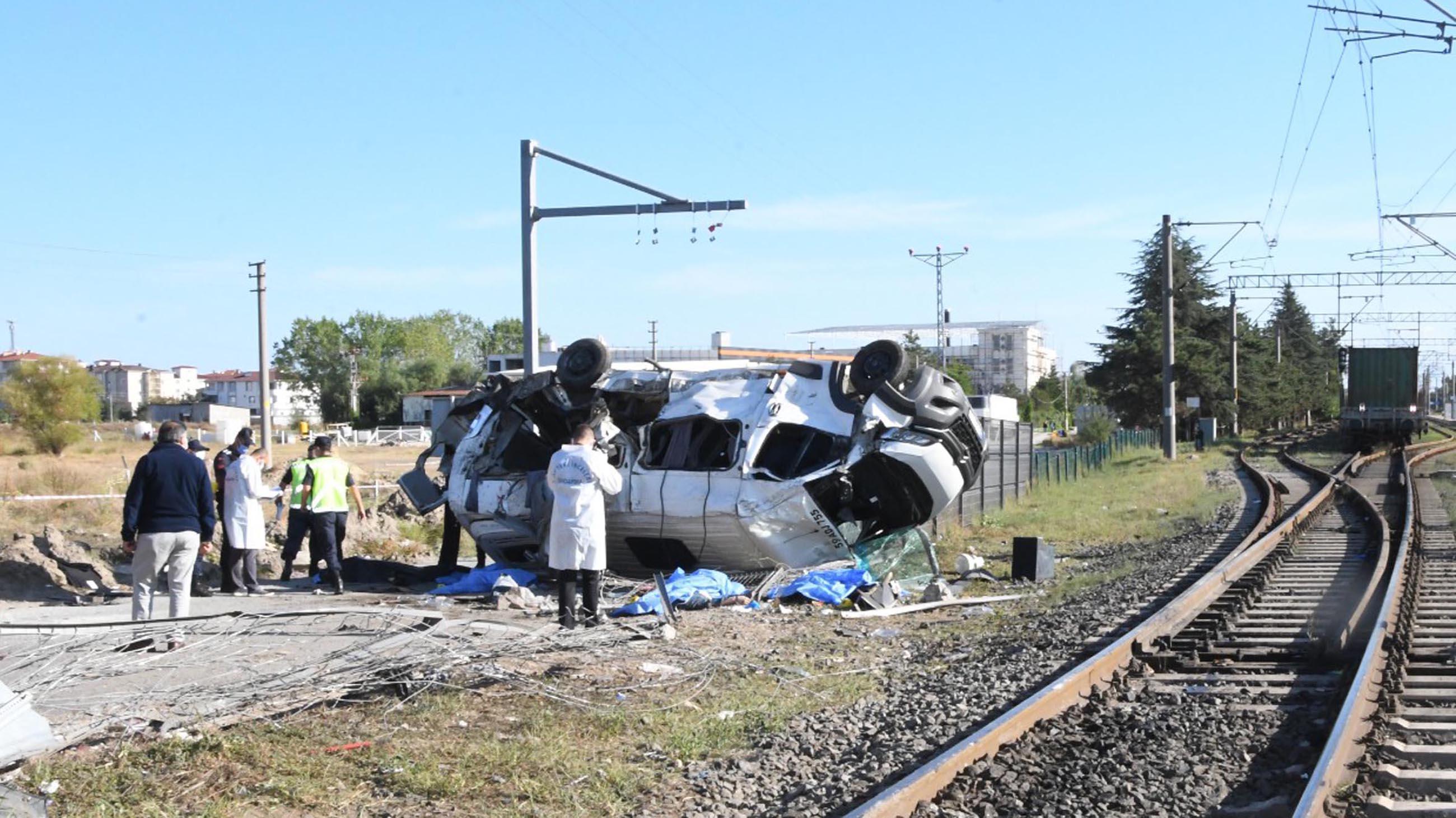 Trenin çarptığı minibüste 7 kişinin ölümünde şoför asli kusurlu