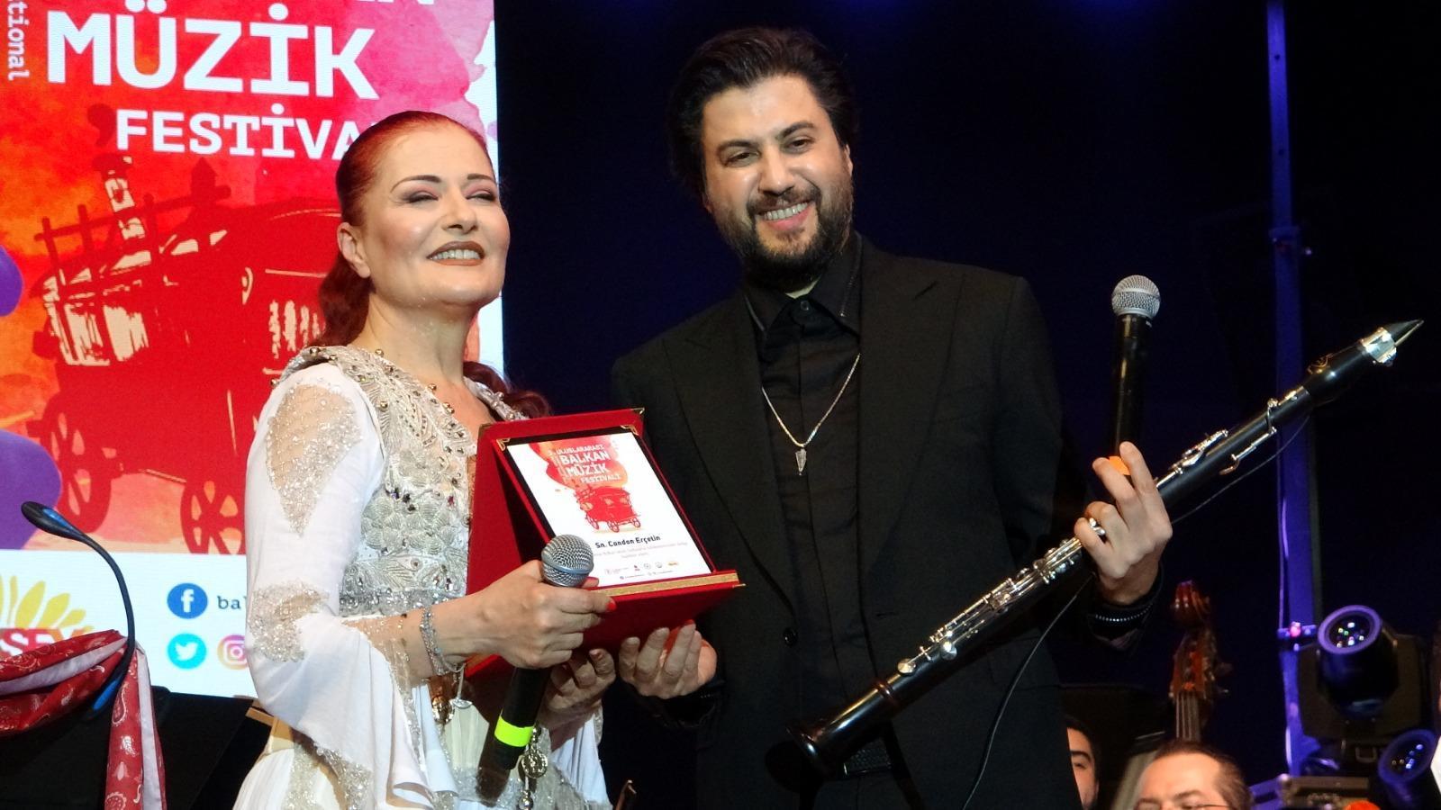 Candan Erçetin ve Serkan Çağrı, Balkan Müzik Festivalinde  coşturdu
