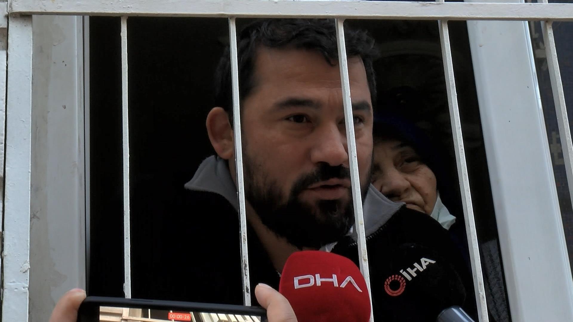 Fatihte yangın; yaralı halde ambulanstan inip yanan evine girdi