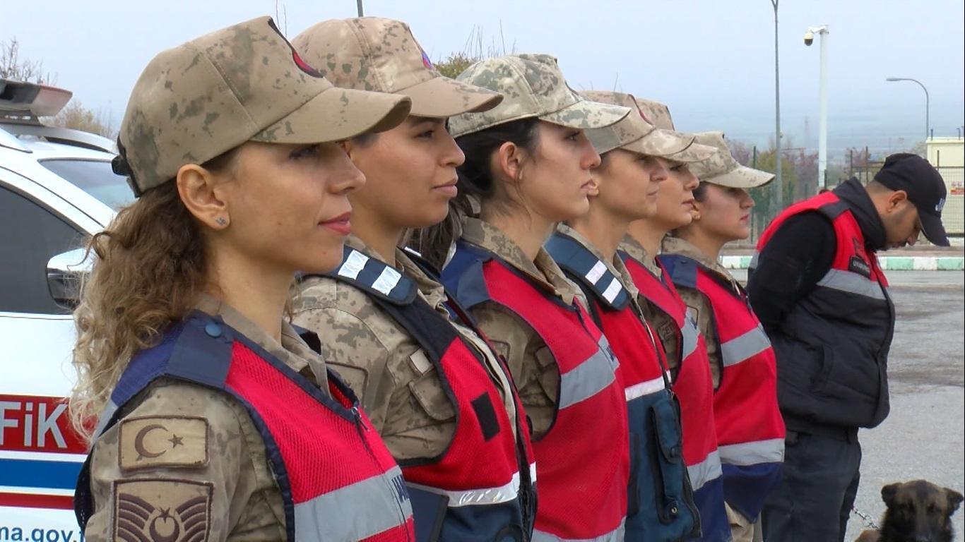 Üniversite öğrencileri kadın jandarmalara emanet