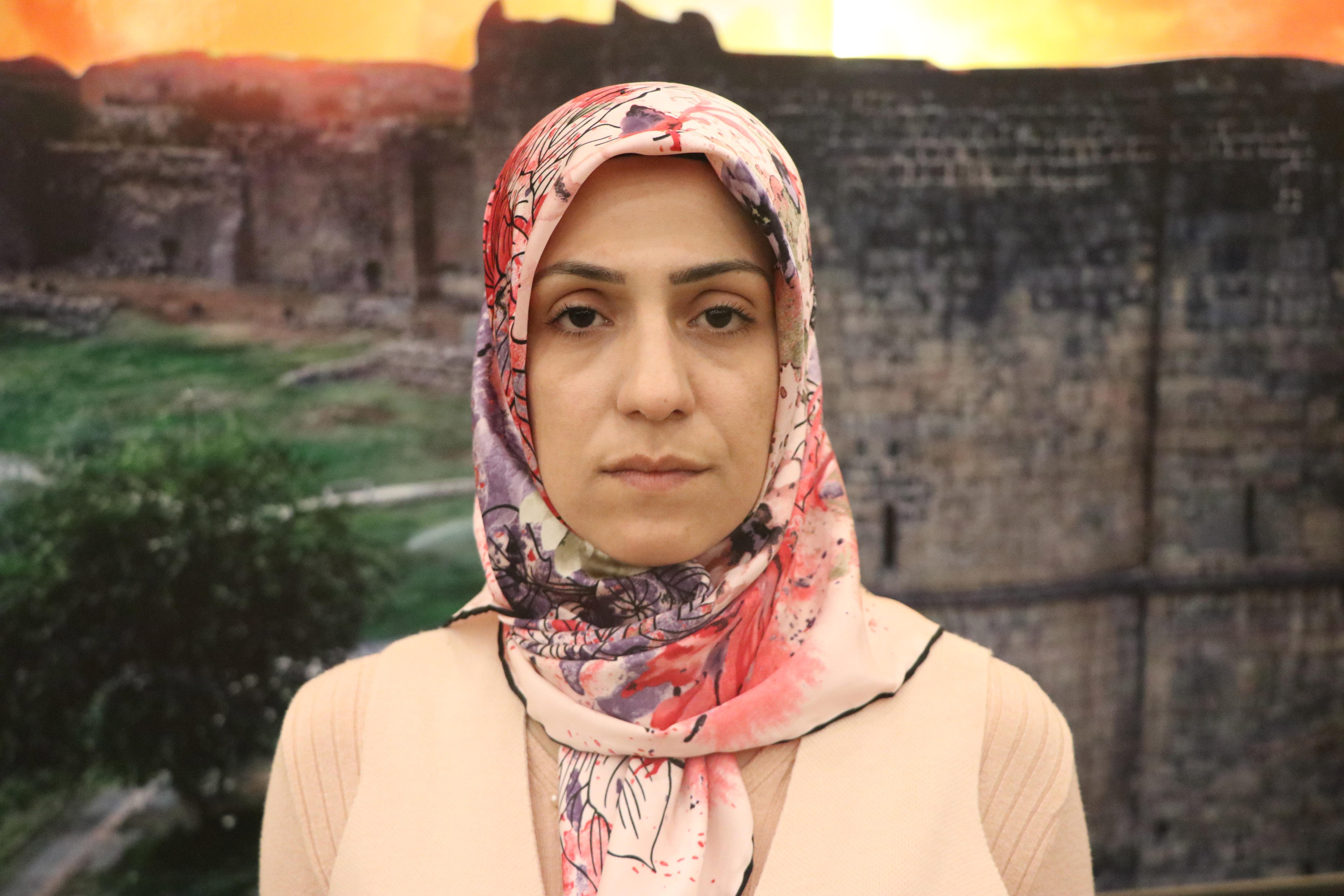 Evlat nöbetinde PKKdan kurtardığı ve askere göndereceği oğluna kına yaktı