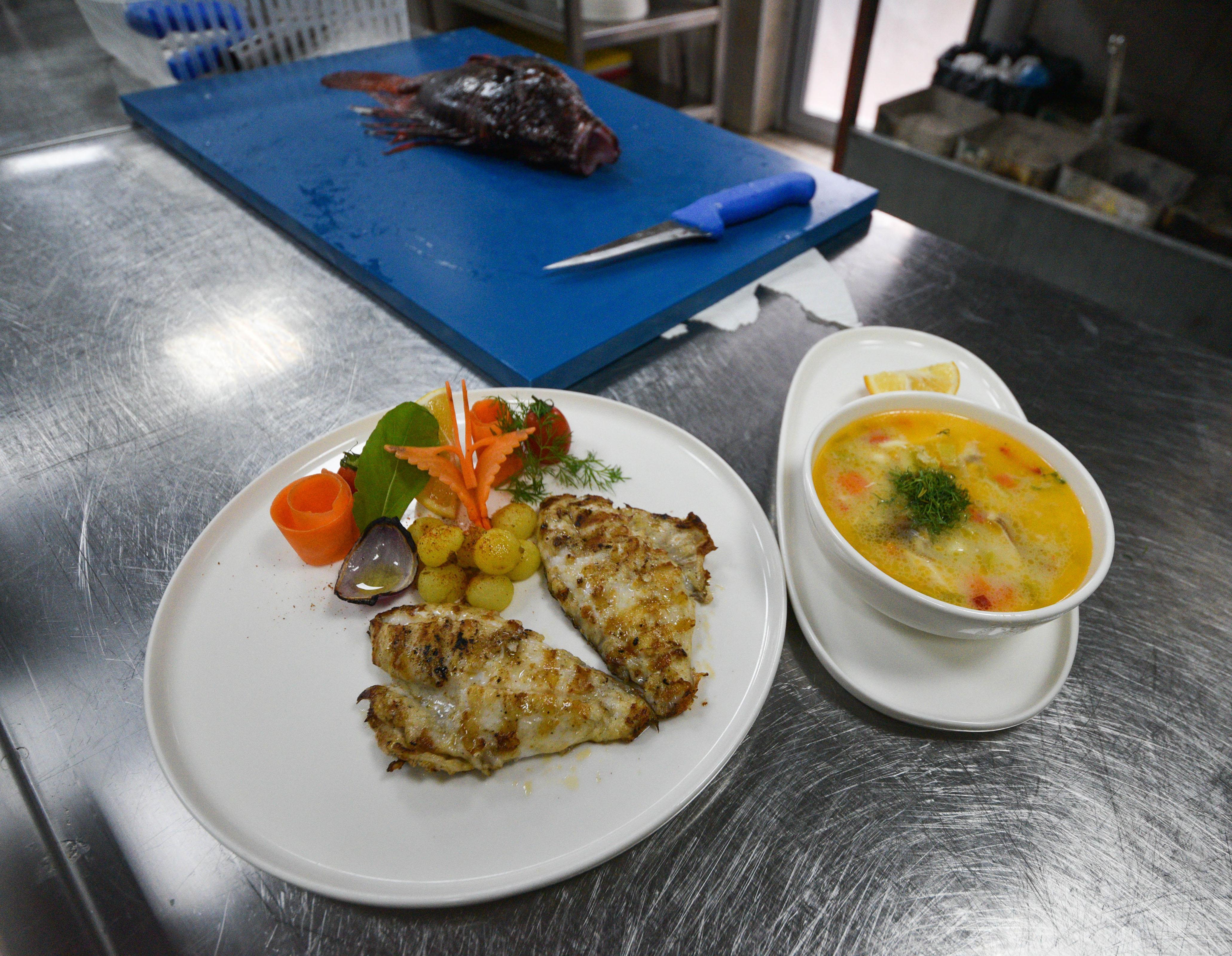 Kilosu 150 lirayı bulan zehirli aslan balığı yok satıyor