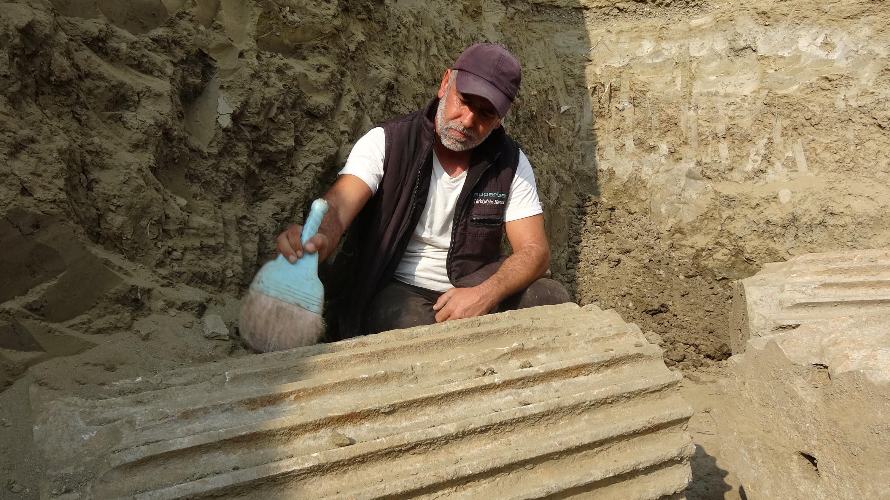 Magnesiadaki kazılarda Zeus Tapınağı ortaya çıkarıldı