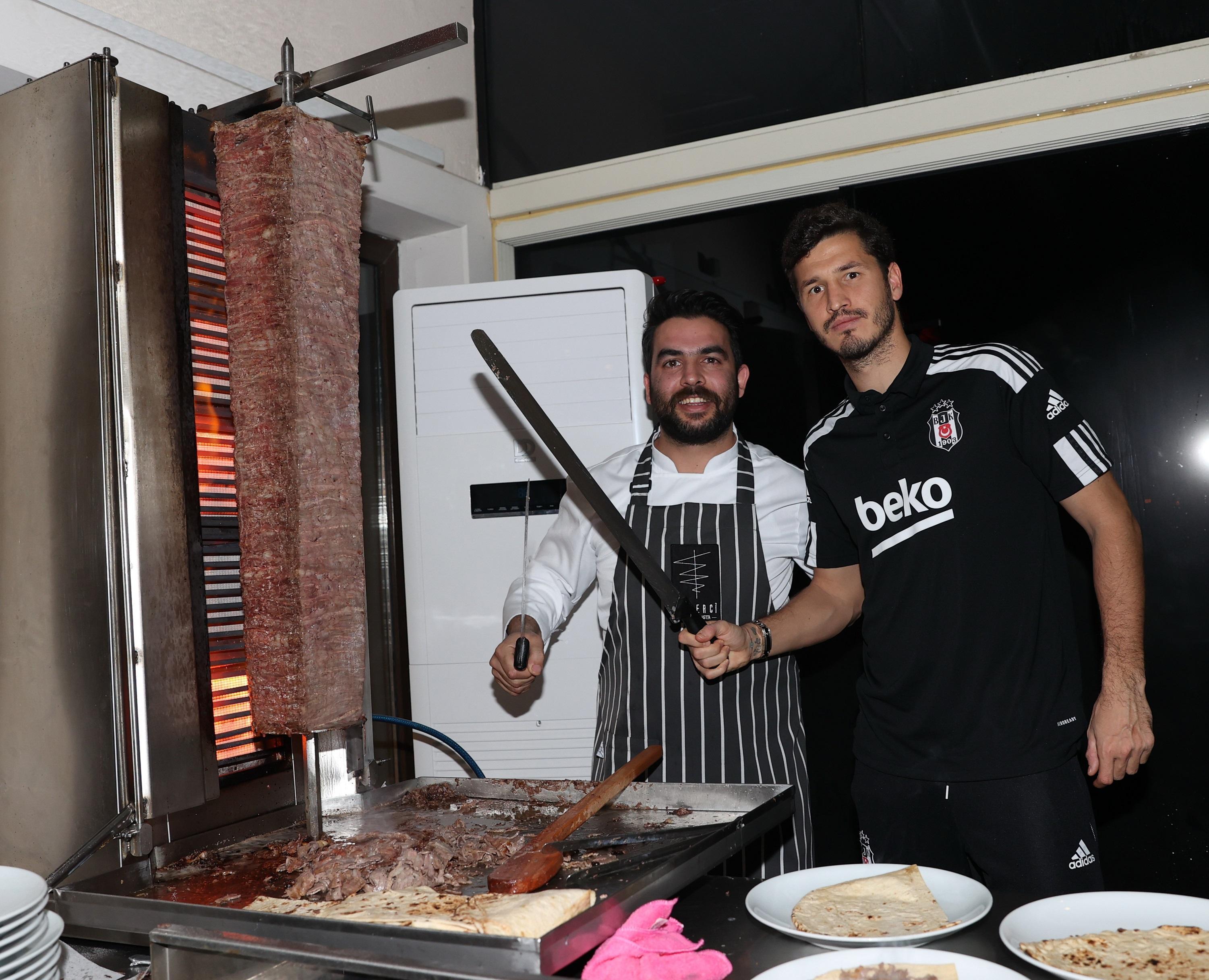 Derbi öncesi Beşiktaşlı futbolculara döner ziyafeti