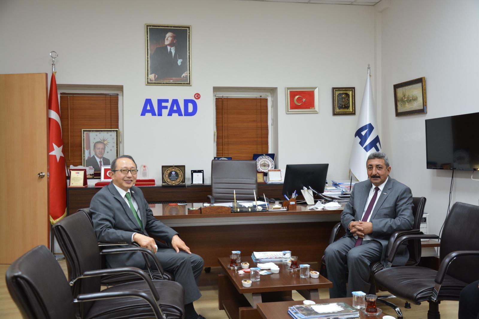 Japonyadan, depremde yardımlarına koşan AFAD ekibine anlamlı takdirname