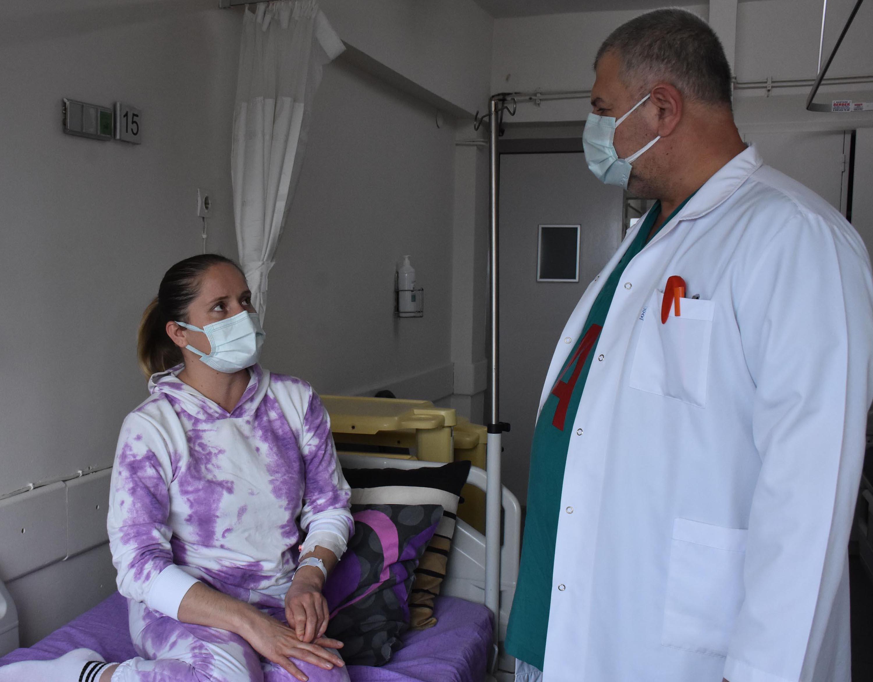 Beyin tümörü bulunan hastaya burundan girilerek interaktif ameliyat