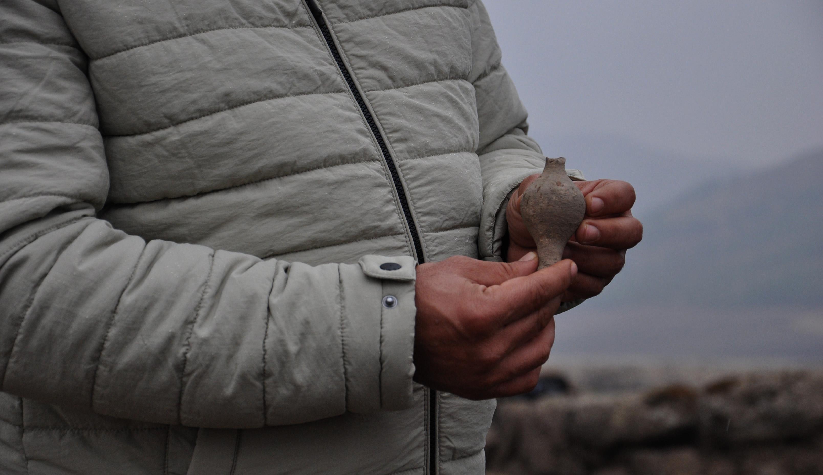 Taşlıgeçit Höyüğünde, Roma dönemine ait parfüm şişesi bulundu