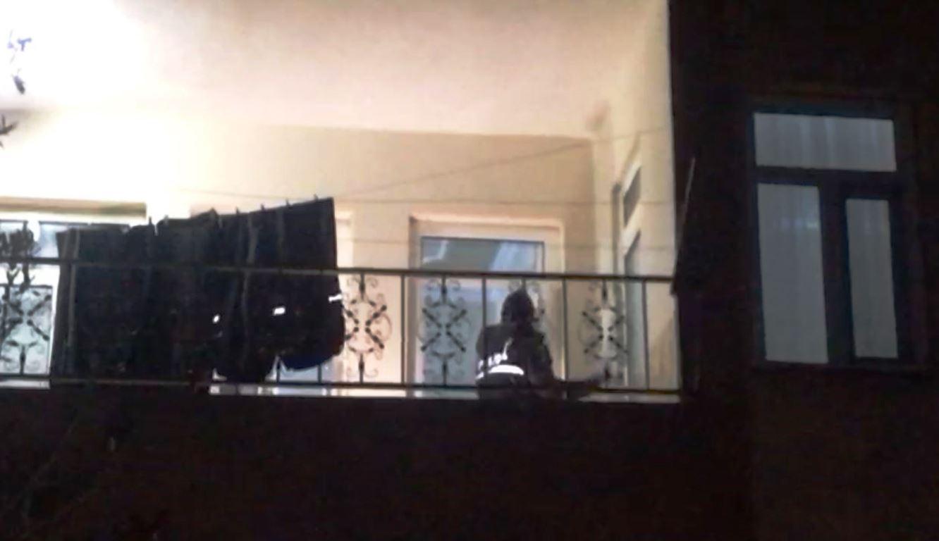 Yatak odasındaki 250 bin liralık ziynet eşyasını çaldılar