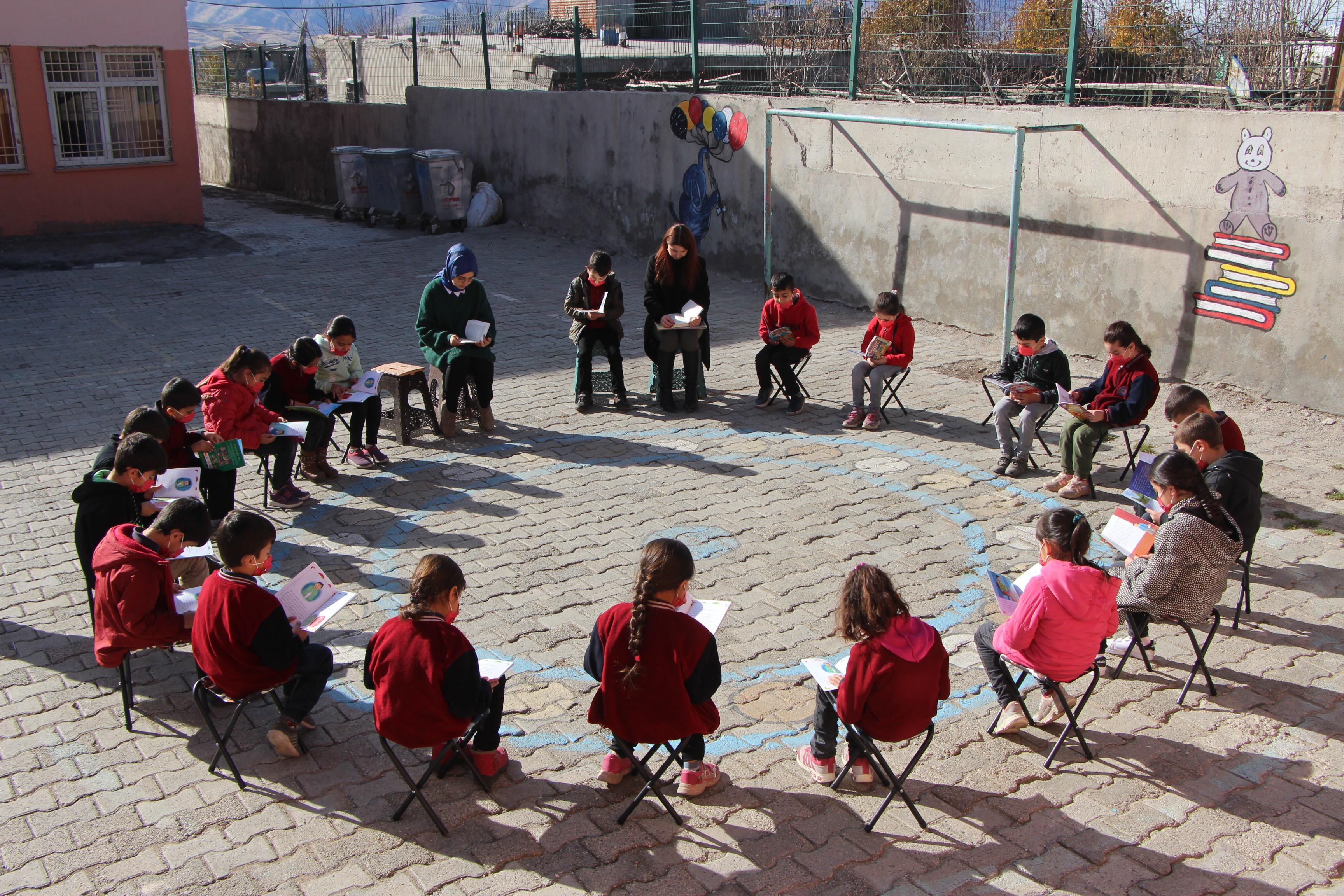 Masalbüs köy okulları için yollara düştü