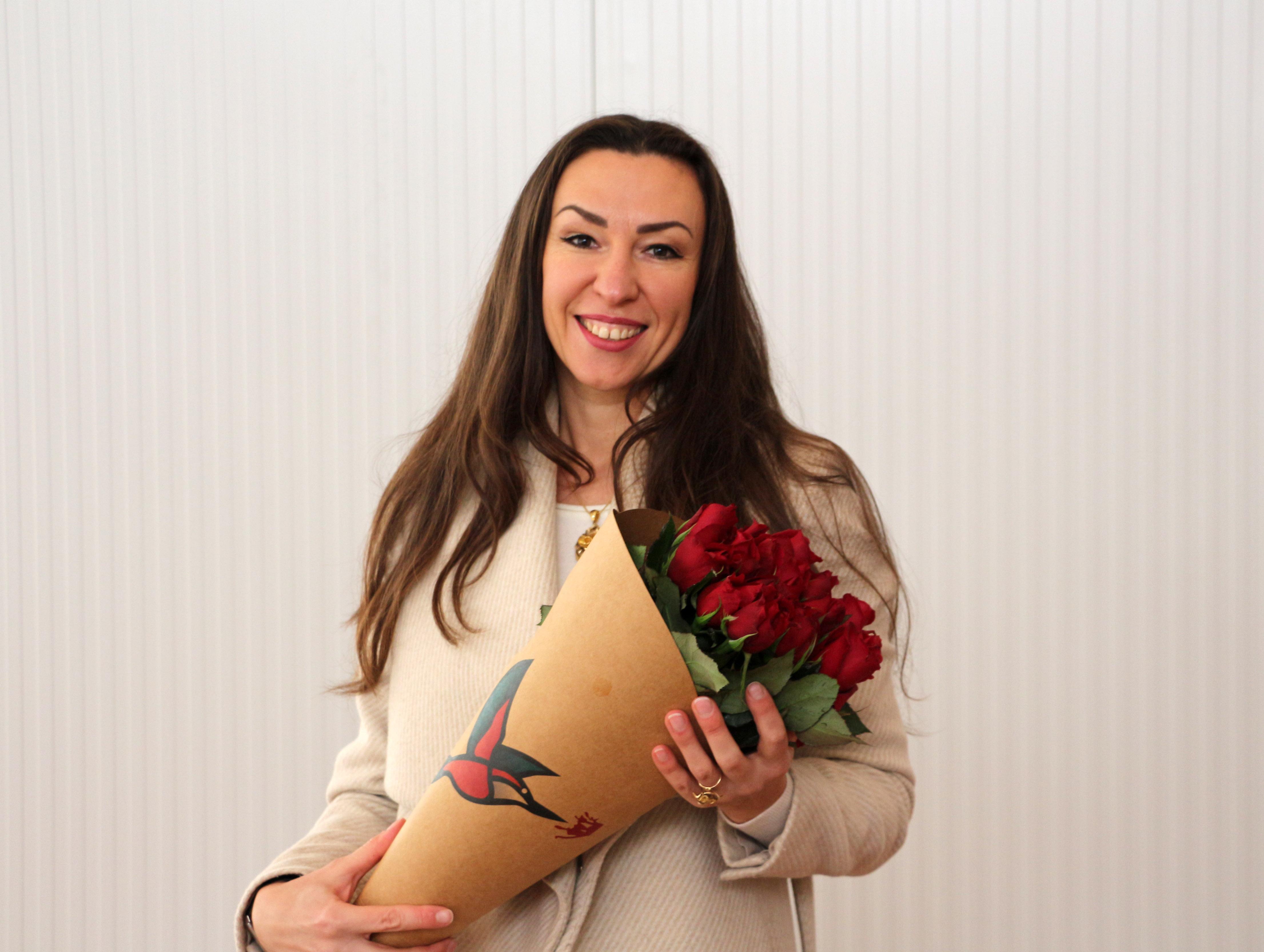 Kırgızistanlı Leyla, devlet desteği ile kesme gül serası kurdu