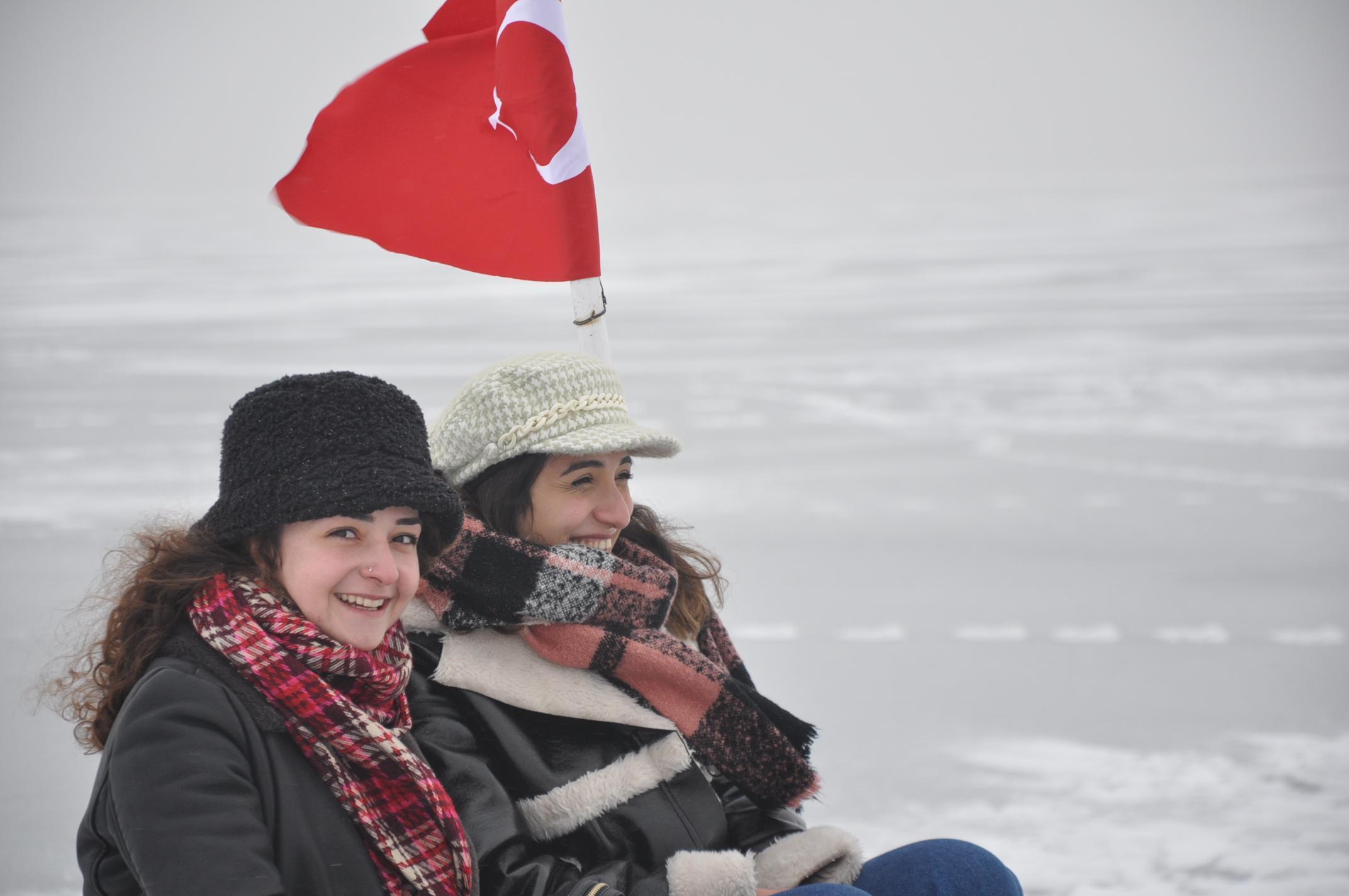 Turistik Doğu Ekspresi yolcularına sazlı-sözlü karşılama