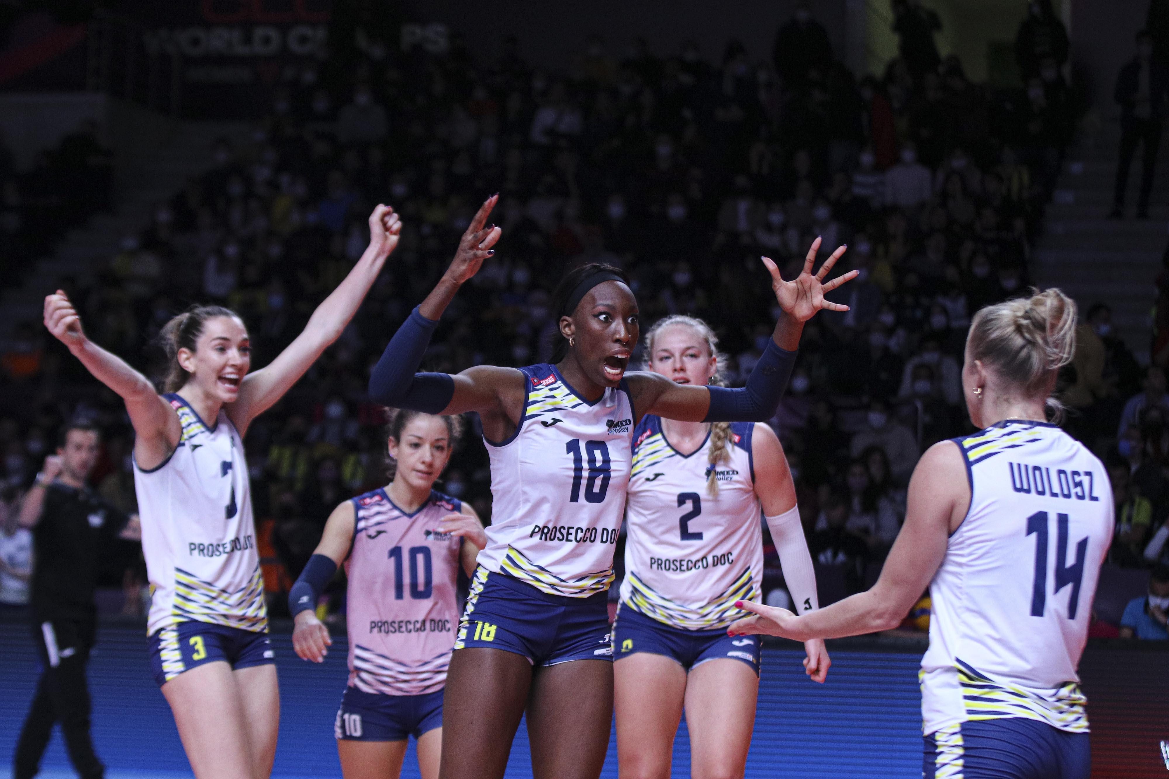 Fenerbahçe Opet, Imoco Volleye 3-0 mağlup oldu