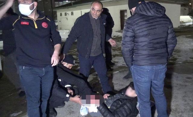 Erzurumda liselilerin laf atma kavgası: 2 yaralı