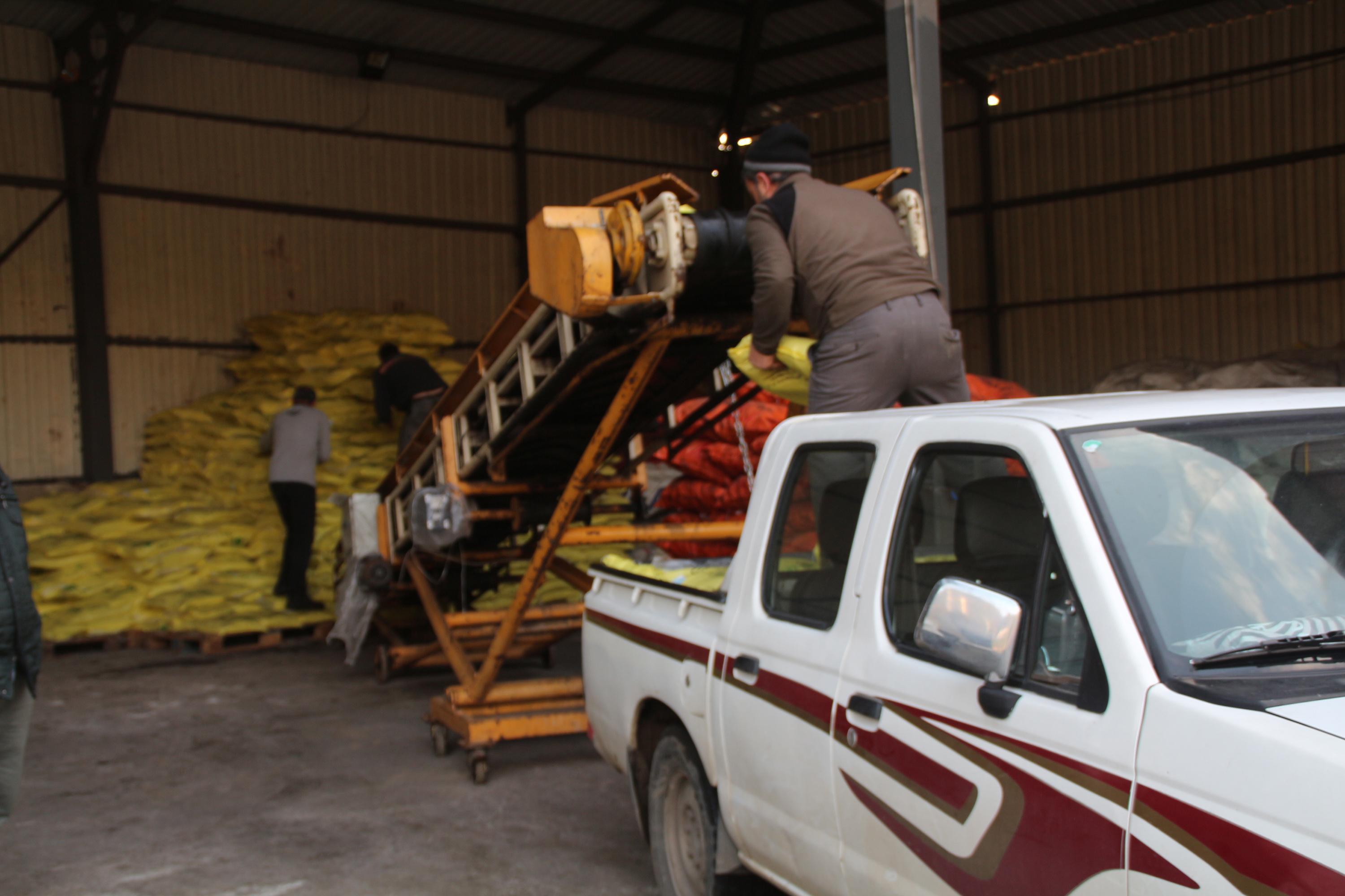 Kur artışına rağmen gübreyi eski fiyattan satışa başladı, üreticiler akın etti