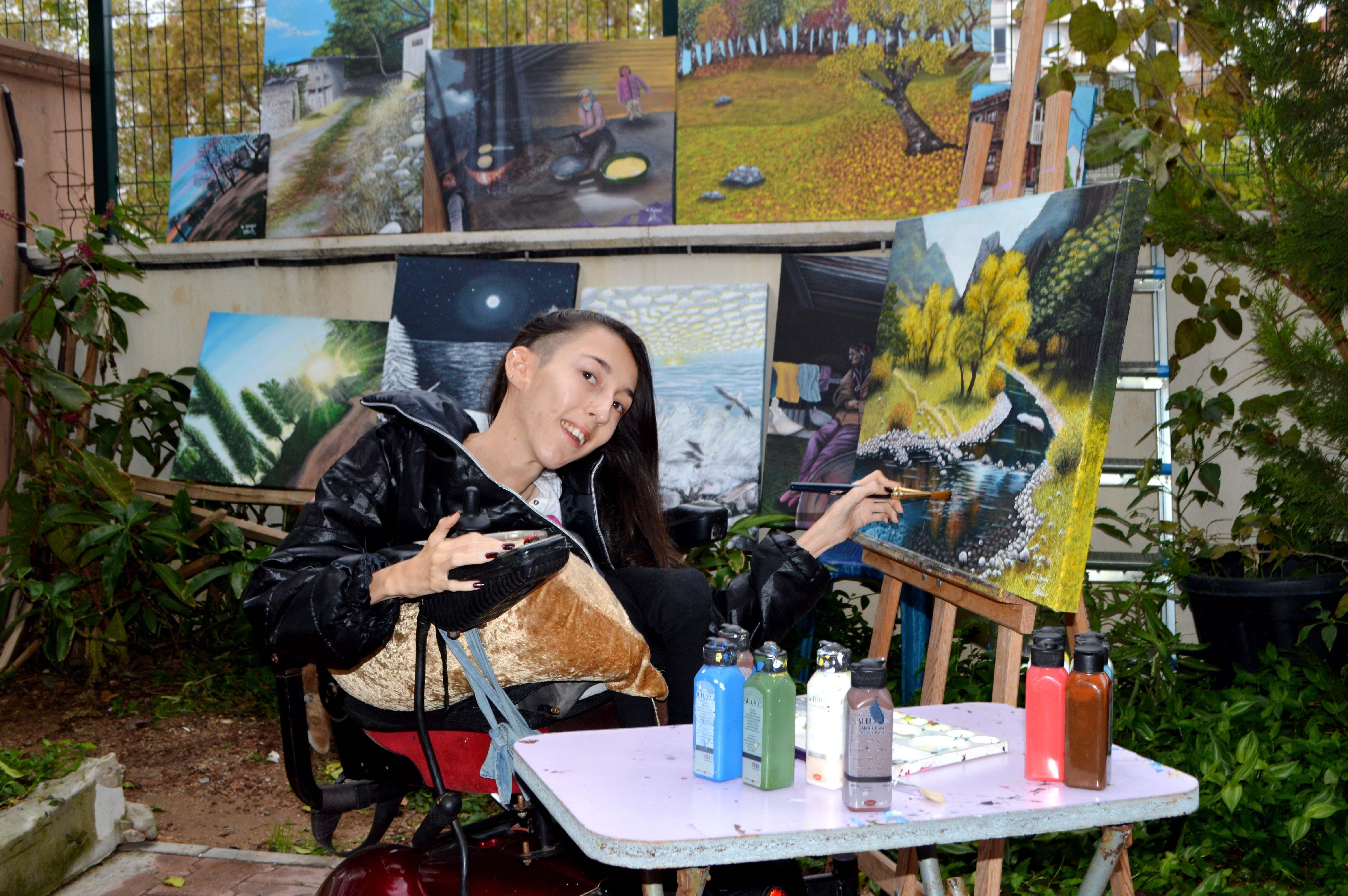 Resimle hayata tutunan SMAlı Gülçinden ilk sergi