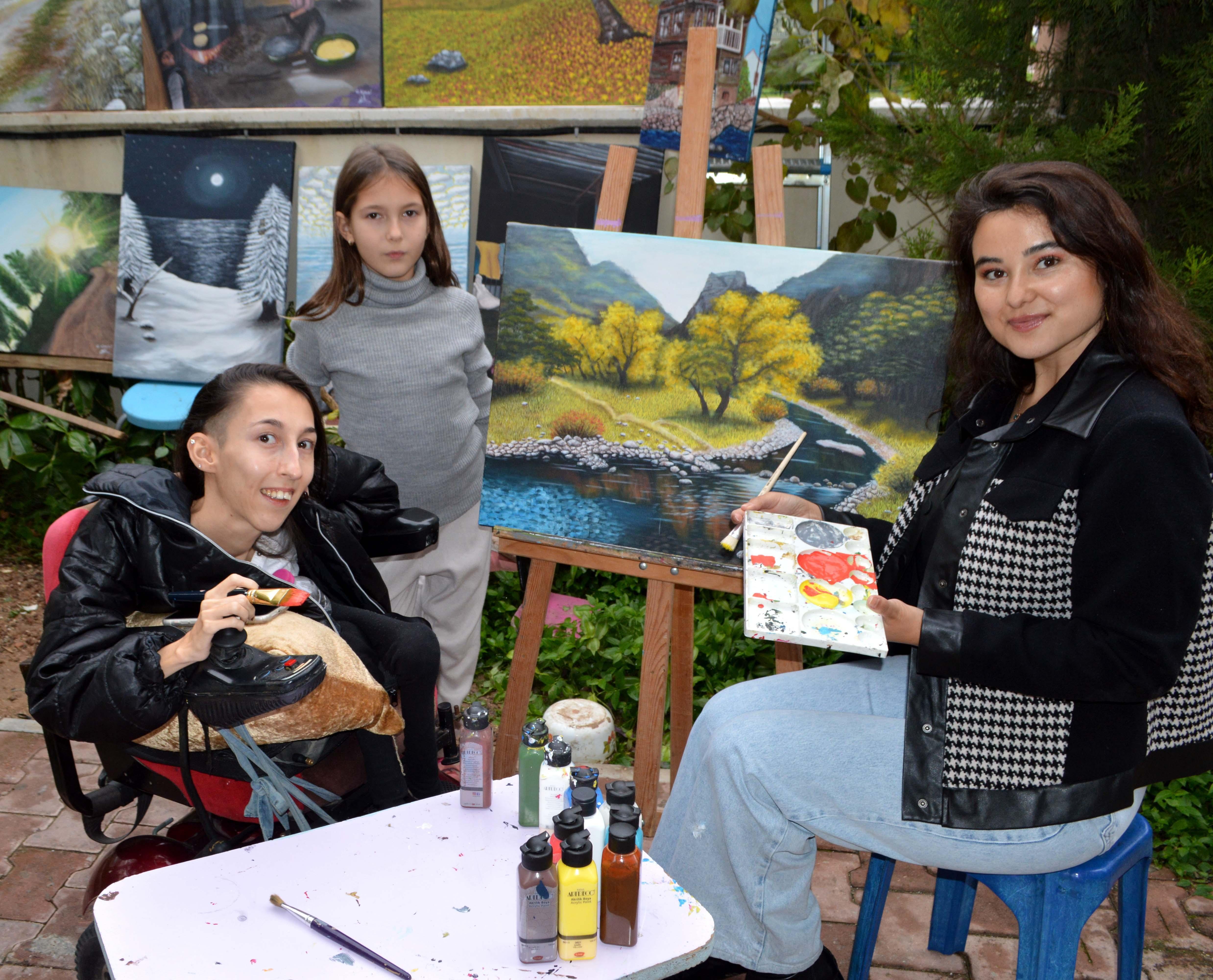 Resimle hayata tutunan SMAlı Gülçinden ilk sergi