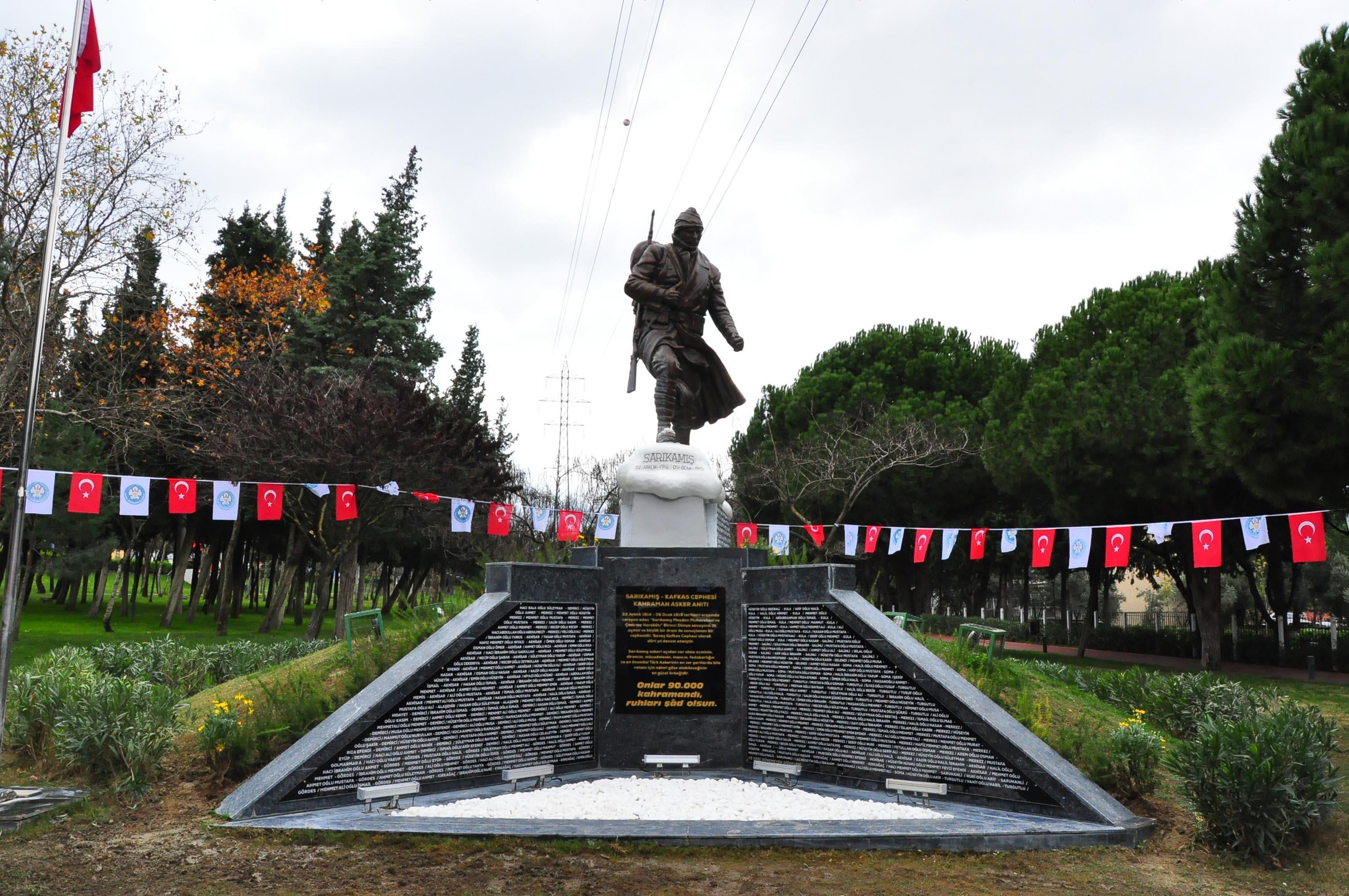 Manisada Sarıkamış Şehitleri anısına yaptırılan anıt açıldı