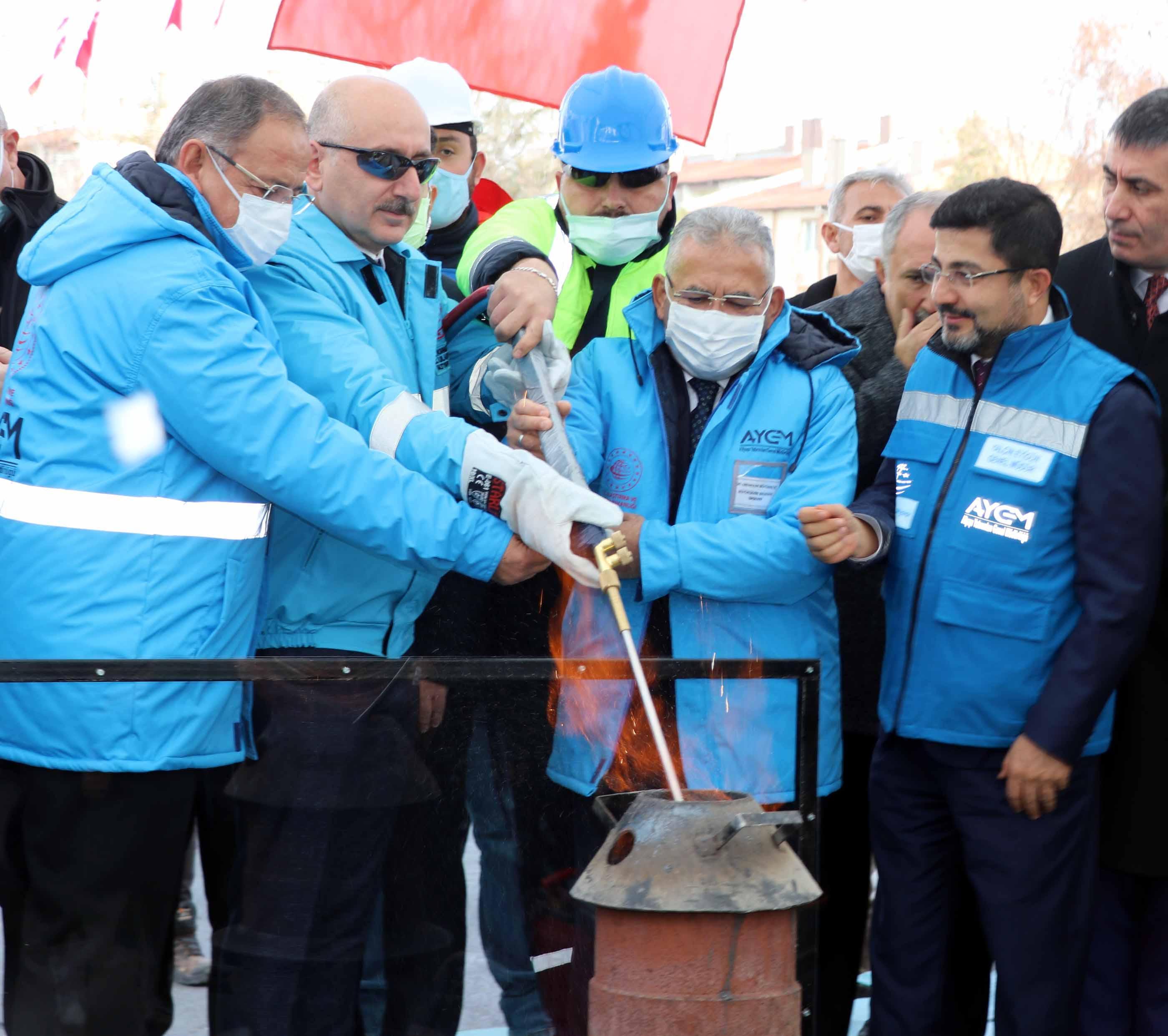 Bakanlar Karaismailoğlu ve Akar, tramvay hattı ilk ray kaynak törenine katıldı