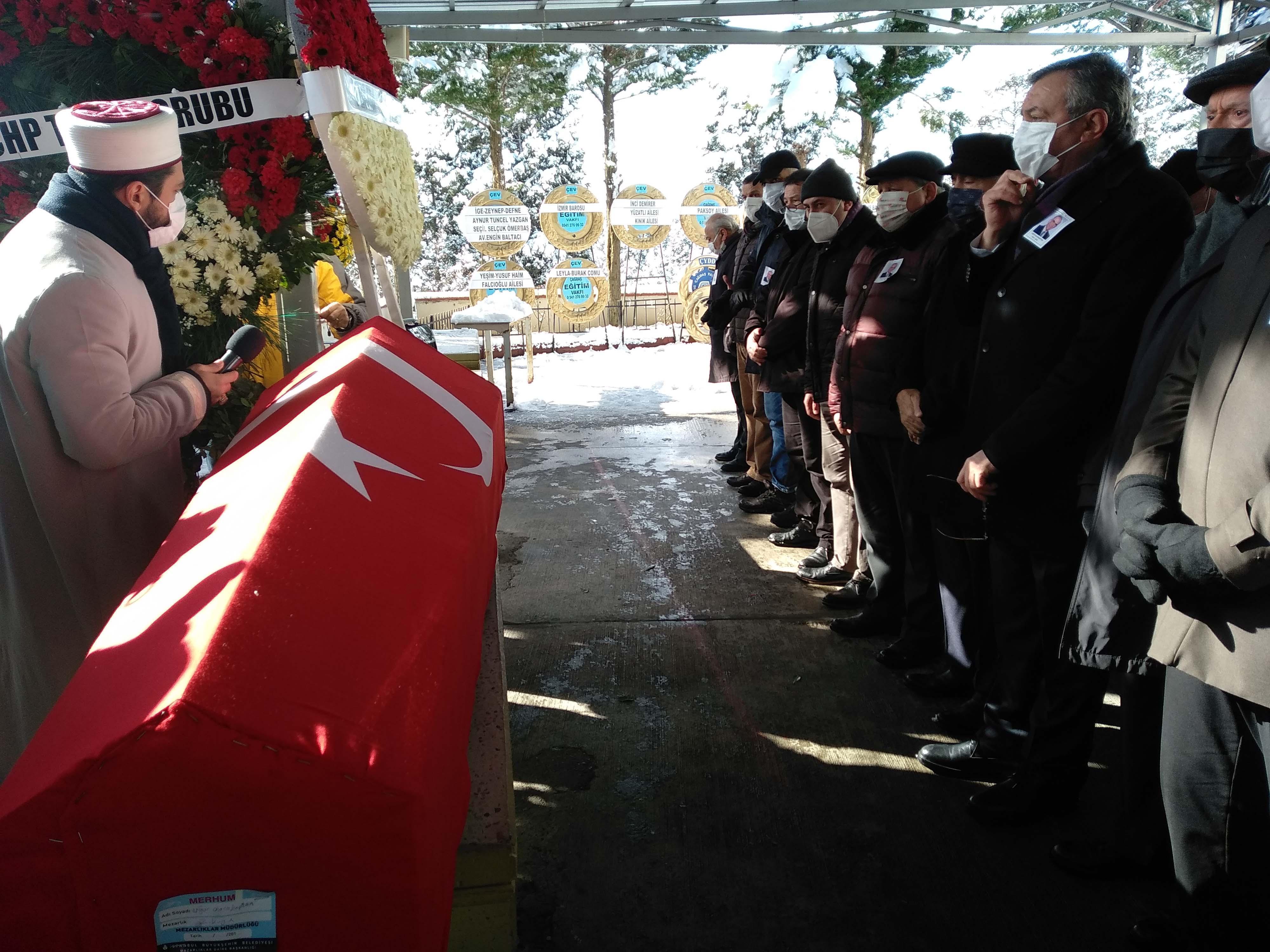 Türkiyenin önde gelen ceza hukukçularından Uğur Alacakaptan son yolculuğuna uğurlandı