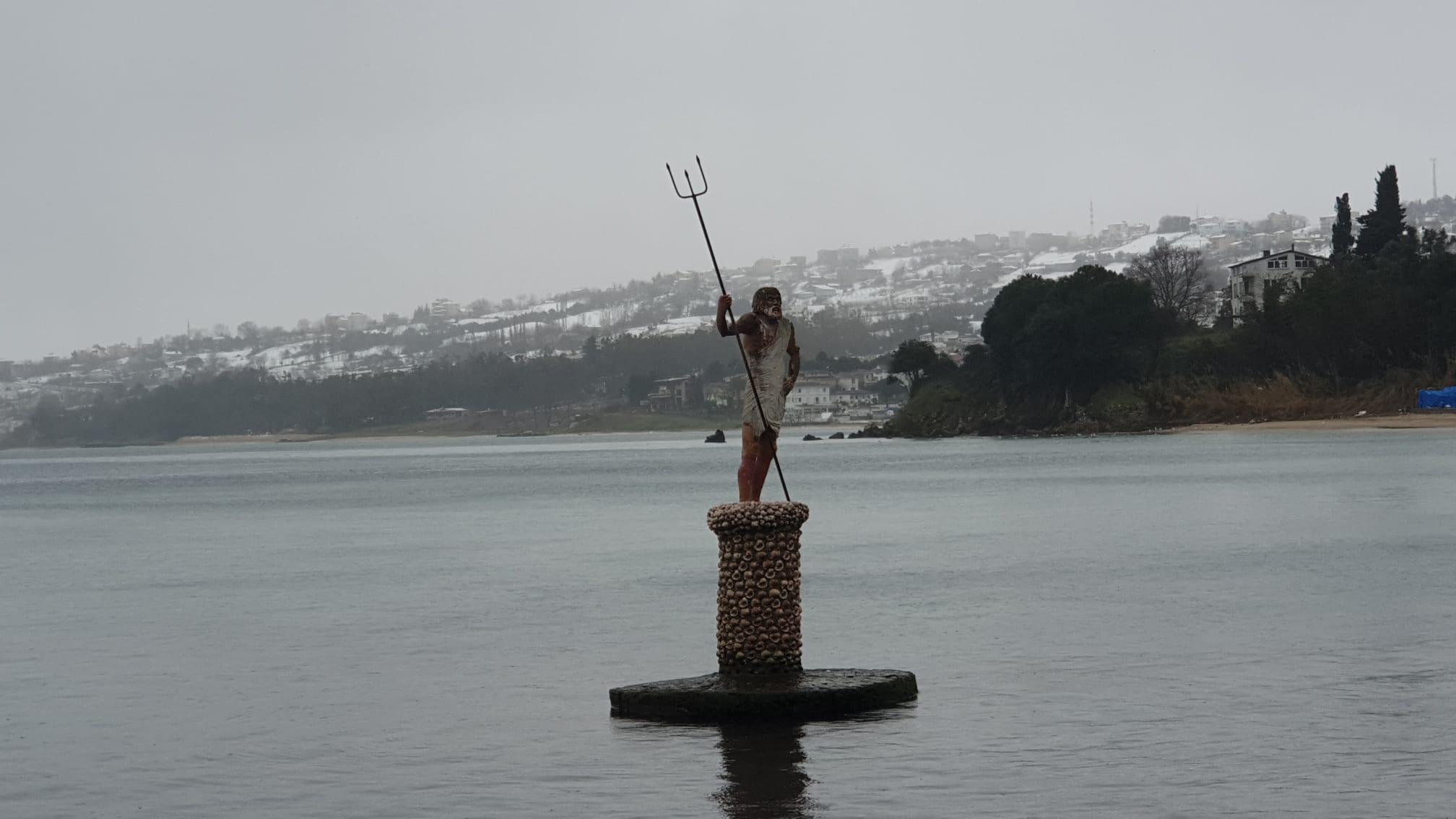 Sosyal medyanın son hedefi Sinopun Poseidon heykeli