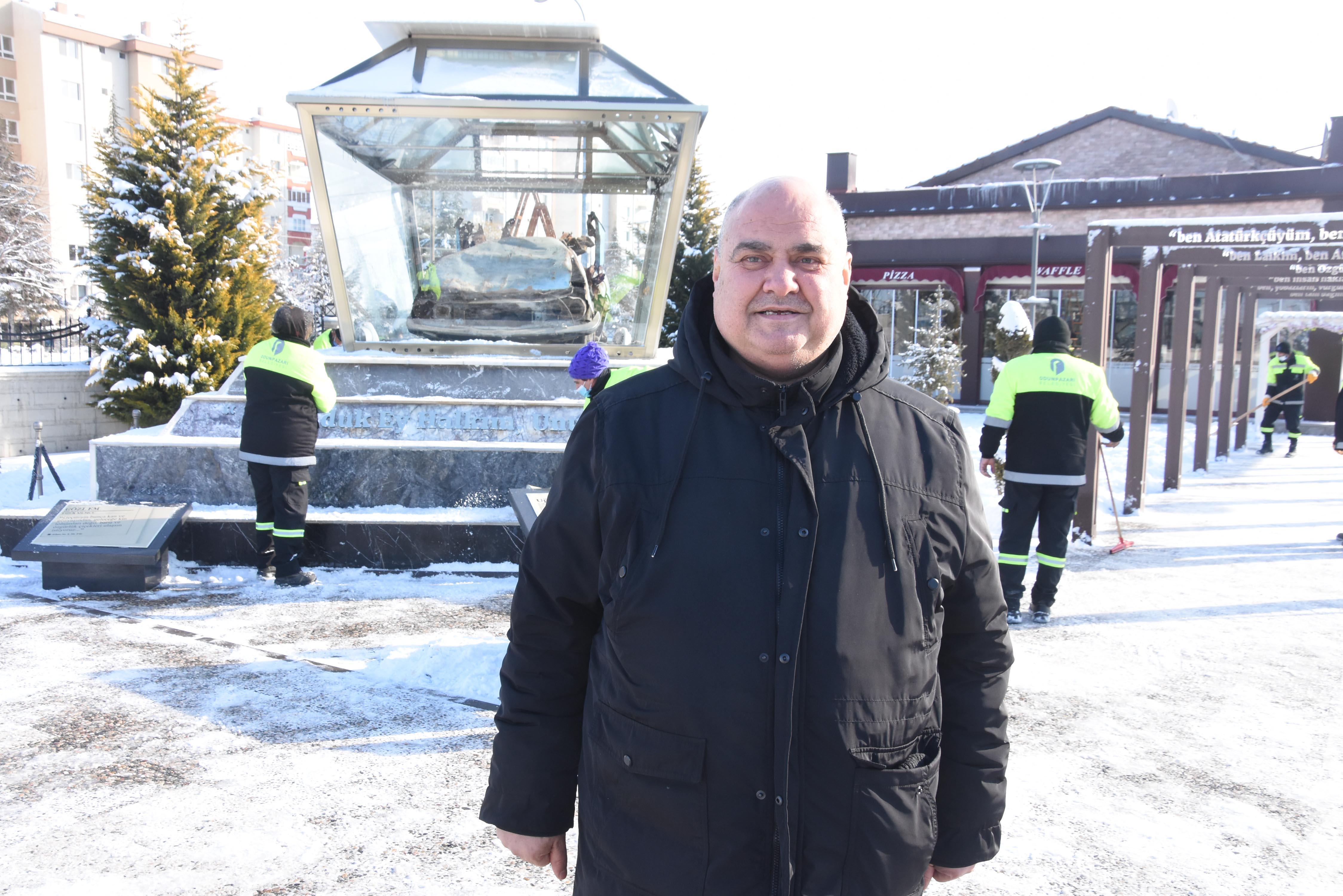 Uğur Mumcunun otomobili Eskişehirde sergileniyor