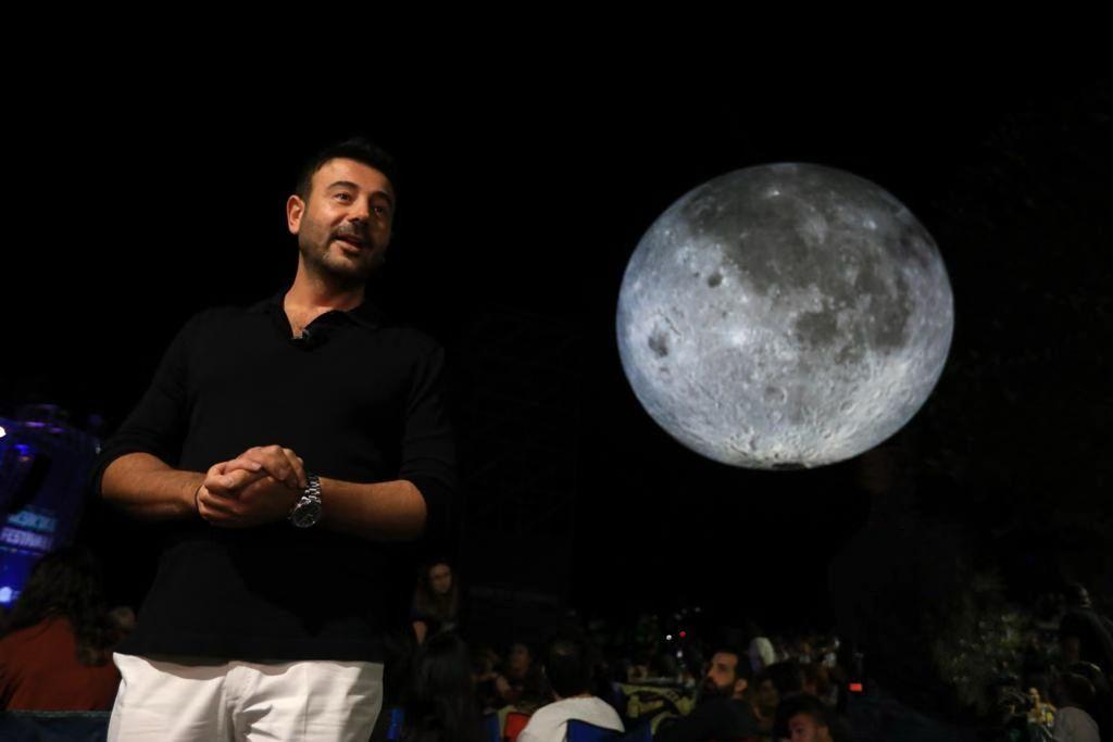 'Museum Of The Moon' Beşiktaş'ta Sanatseverlerin Beğenisine Sunuldu ...