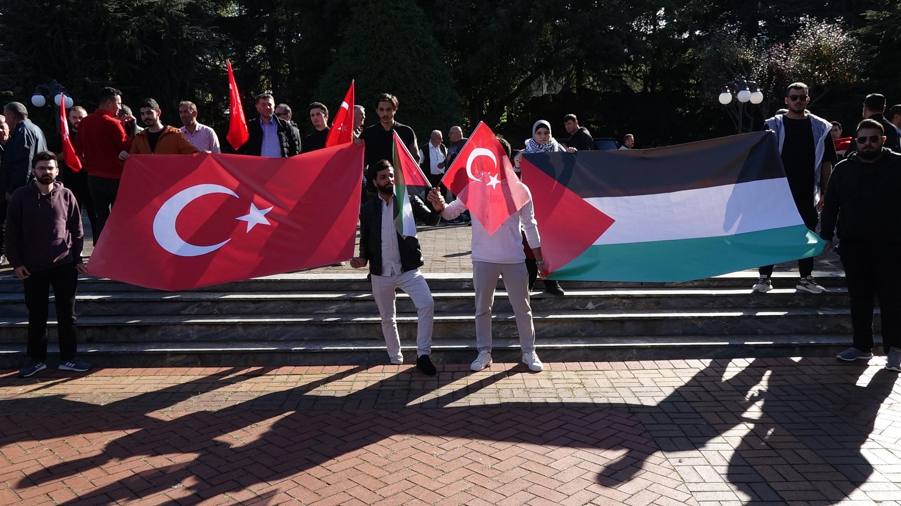 Filistinli Yahya: 10 gün önce ablam şehit edildi, hala enkaz altında ...