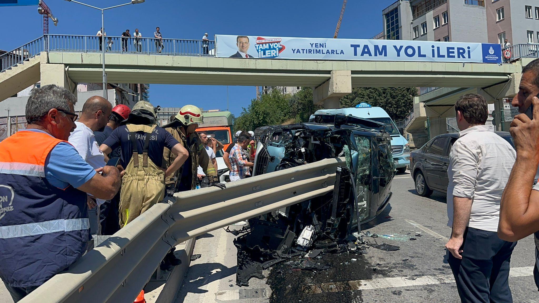 Pendik’te Hafif Ticari Araç Bariyere Ok Gibi Saplandı - Gündem Haberleri