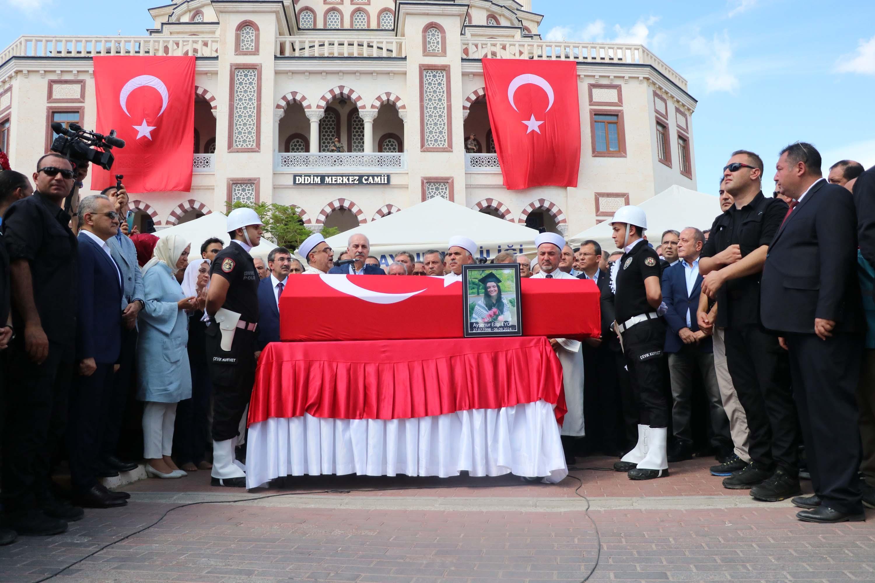 Ayşenur Ezgi Eygi, Aydın'da son yolculuğuna uğurlandı (2) - Aydın DİDİM  Haberleri