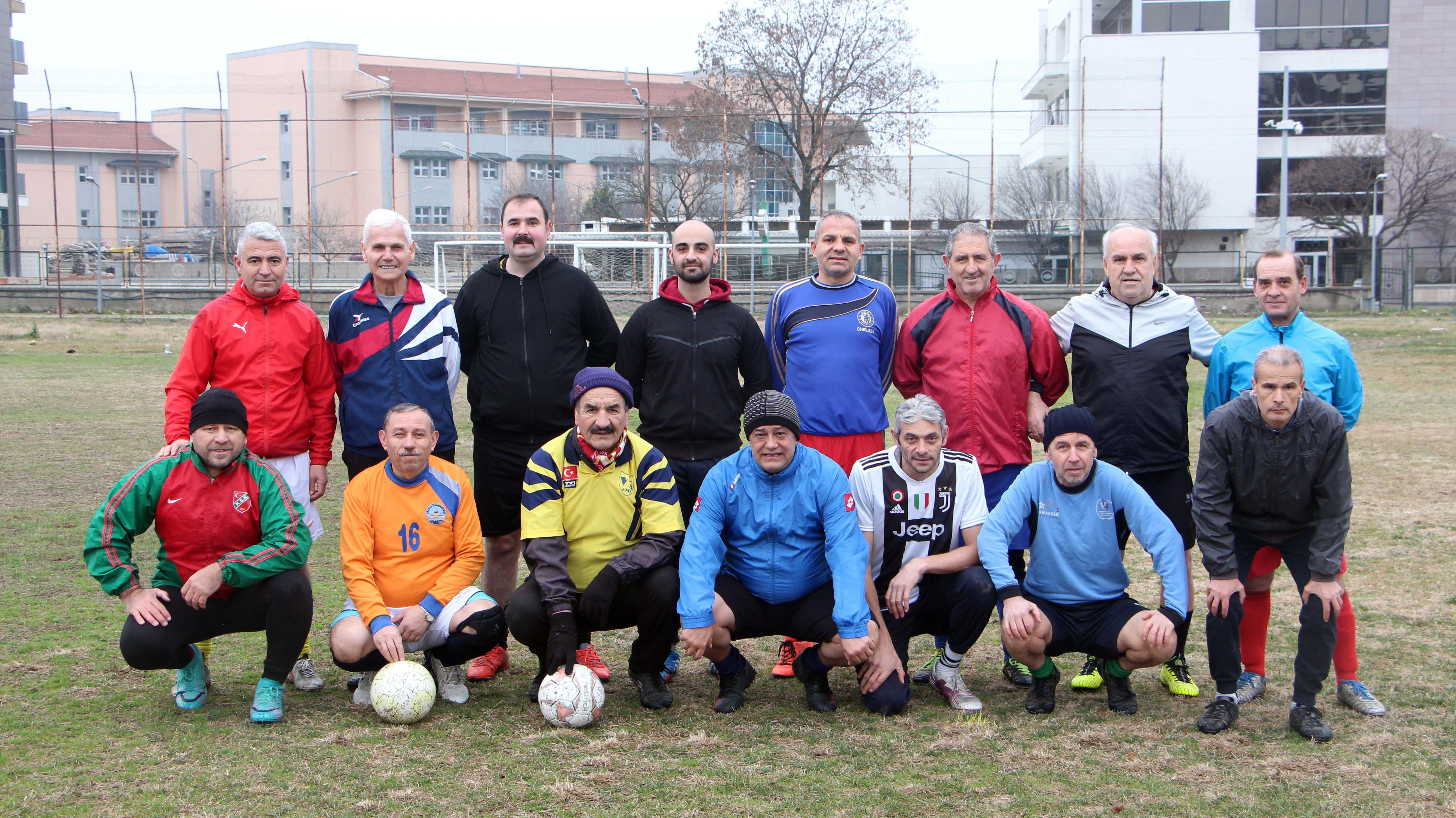 40 yıldır her pazar bir araya gelip futbol oynuyorlar