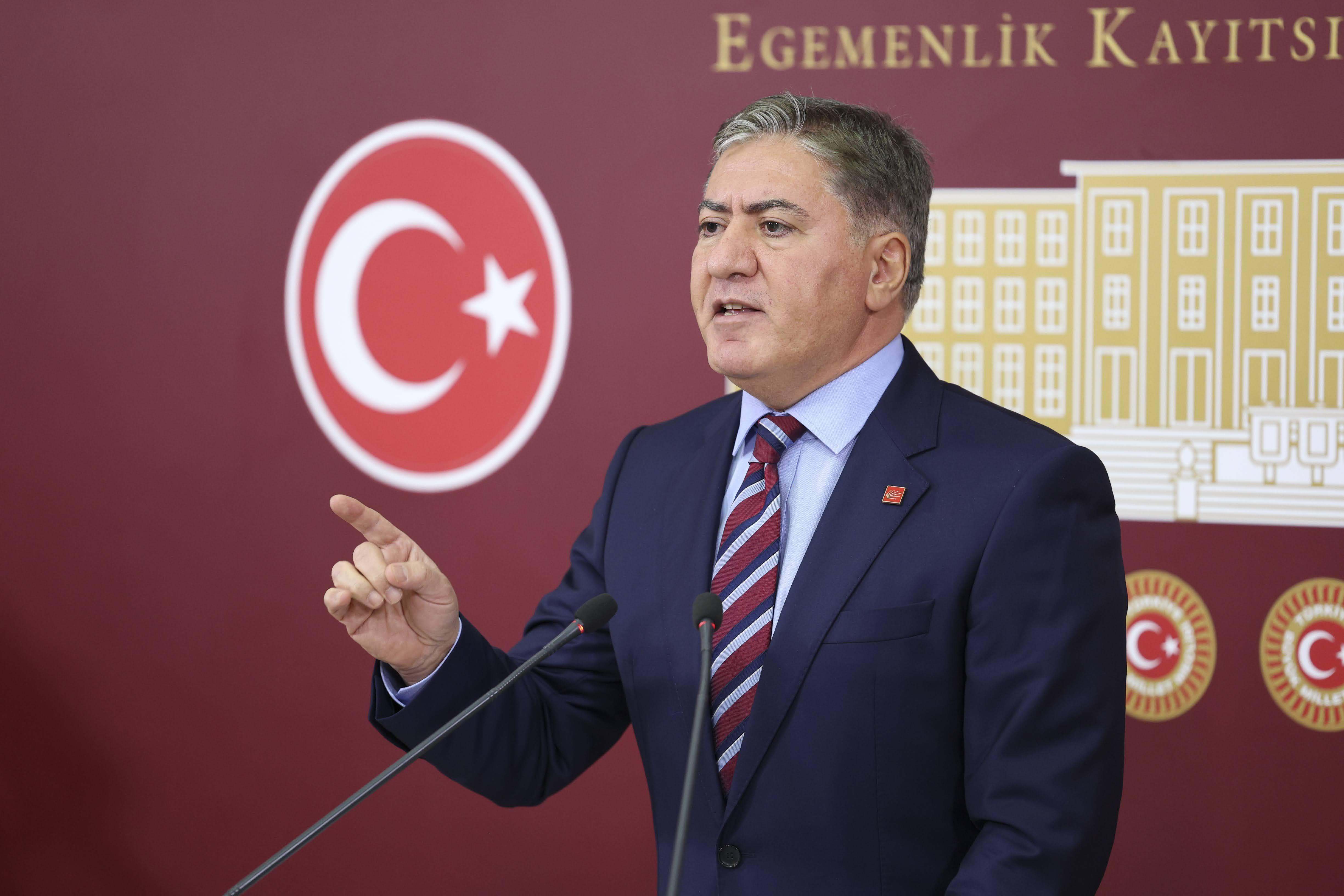 CHP'li Emir: 2 belediye başkanımız da çok başarılıl