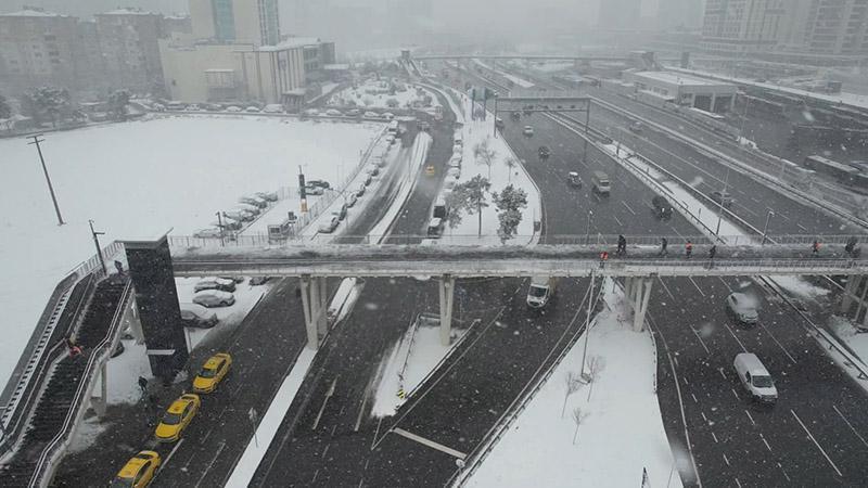 İstanbul'da kar yağışı etkili oluyor - Video Haberleri