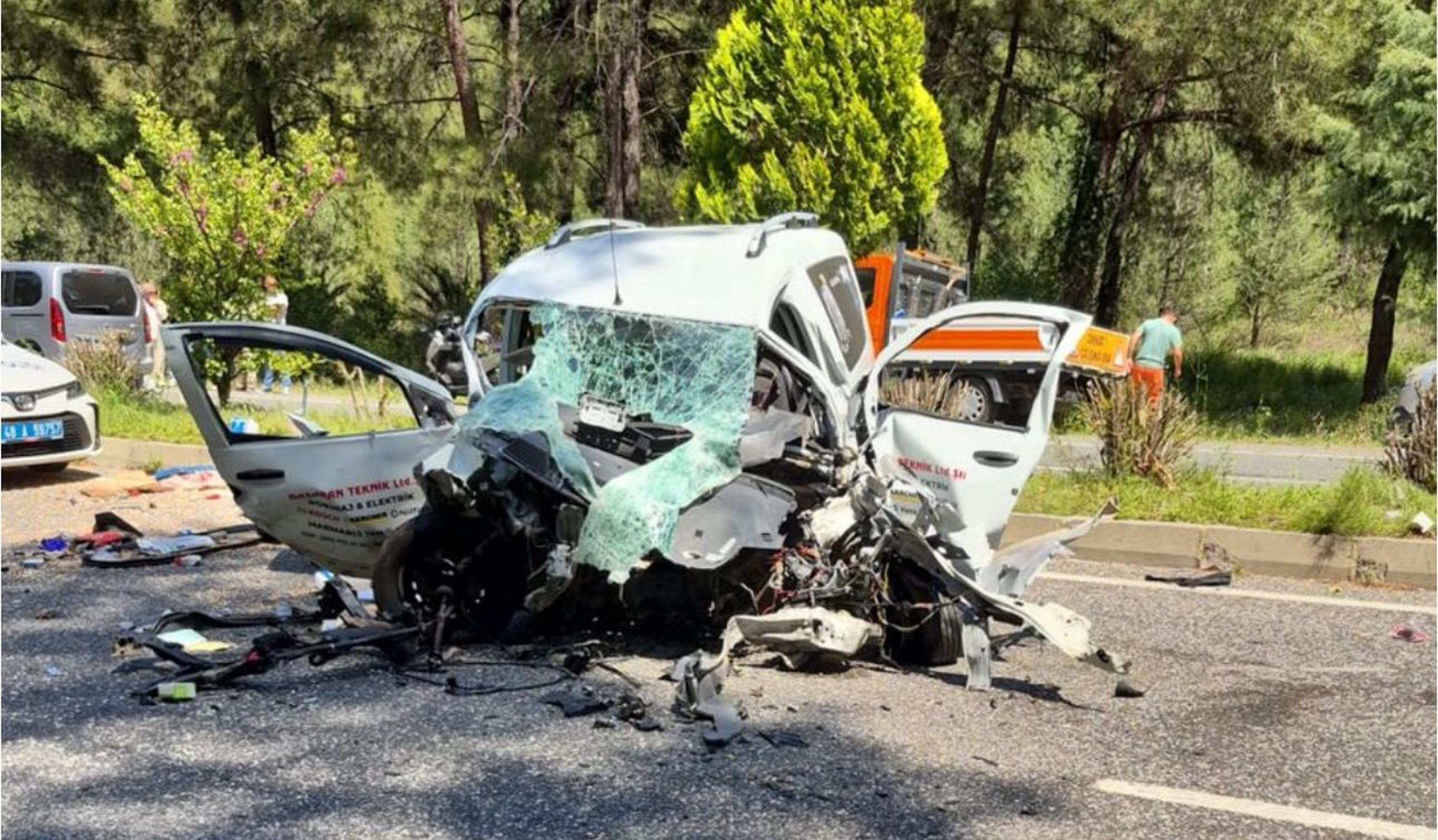 Marmaris'te 4 araç zincirleme kazaya karıştı; 1 ölü, 4 yaralı 