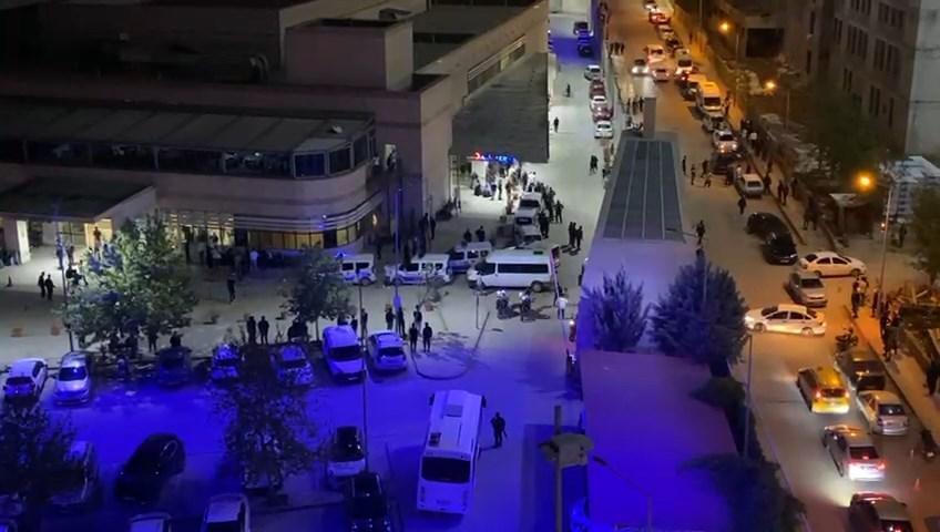 Mahalledeki taşlı, sopalı, bıçaklı kavga hastanede devam etti: 2