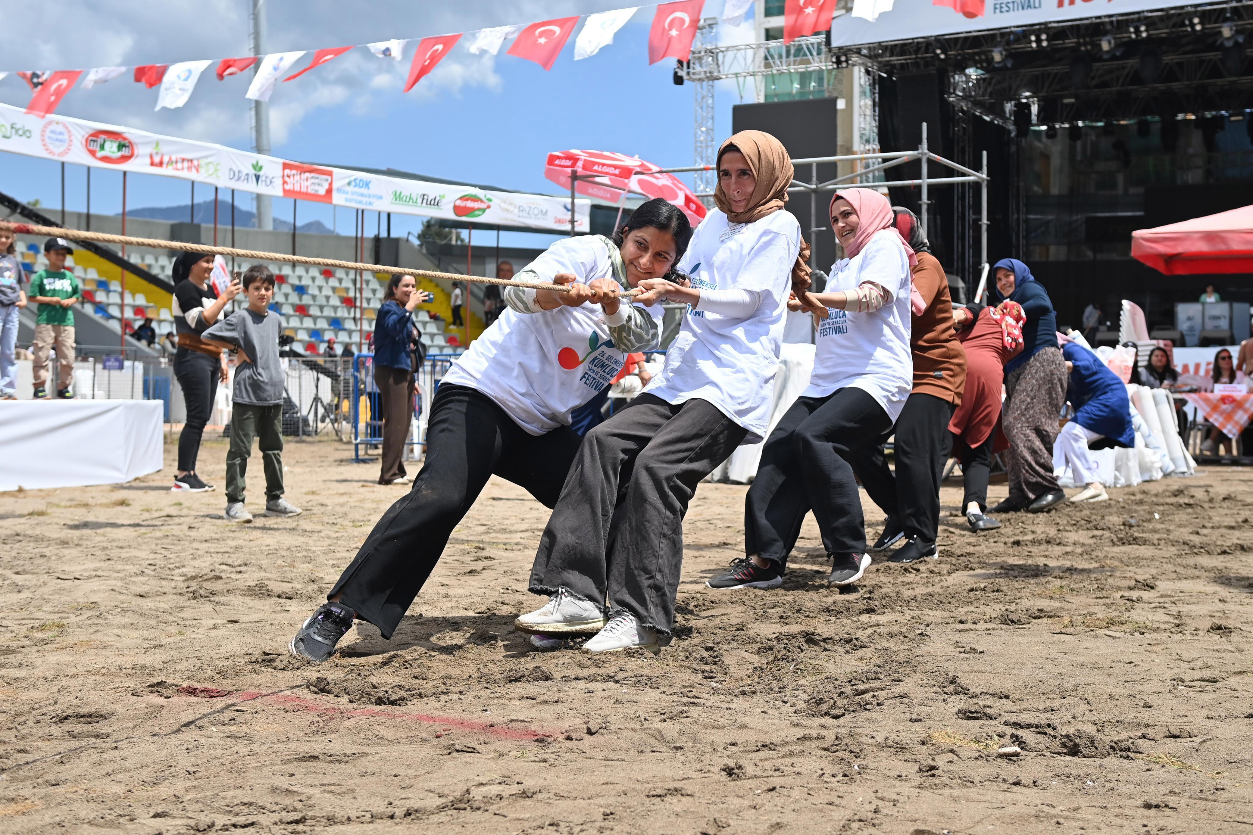 Kumluca Kadın Matinesi: Eğlence, Rekabet ve Renkli Anlar!