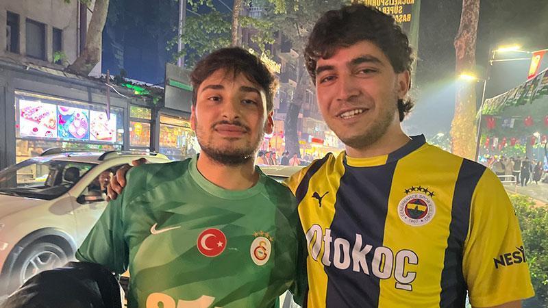 Şampiyonluk kutlamalarına katılan Fenerbahçe taraftarını, sarılarak teselli etti