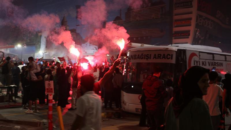 1'inci Lige çıkan Vanspor taraftarları sevinç gösterileri yaptı