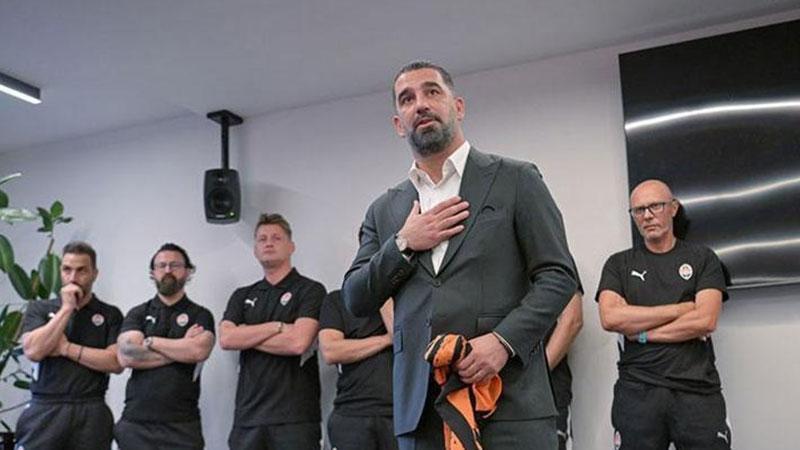 Arda Turan, Shakhtar’ın başındaki ilk resmi maçını farklı kazandı Arda Turan, Shakhtar’ın başındaki ilk resmi maçını farklı kazandı