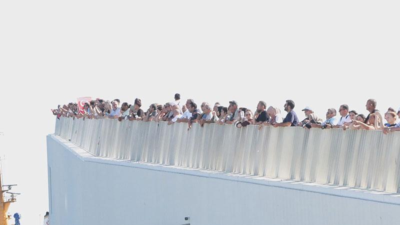 Mavi Vatan Boğaz Geçişi'ne vatandaşlardan yoğun ilgi